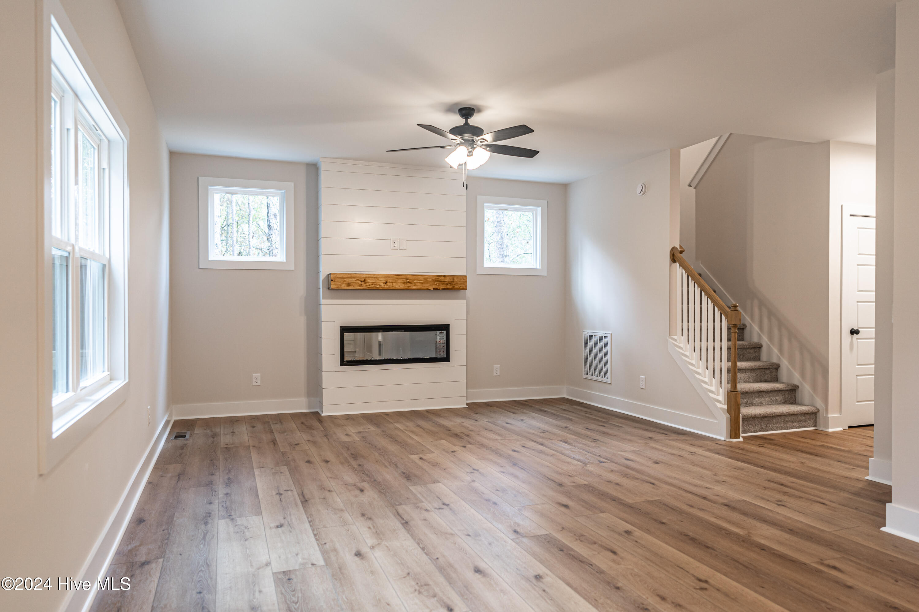 1725 Longleaf Drive Property Photo 3