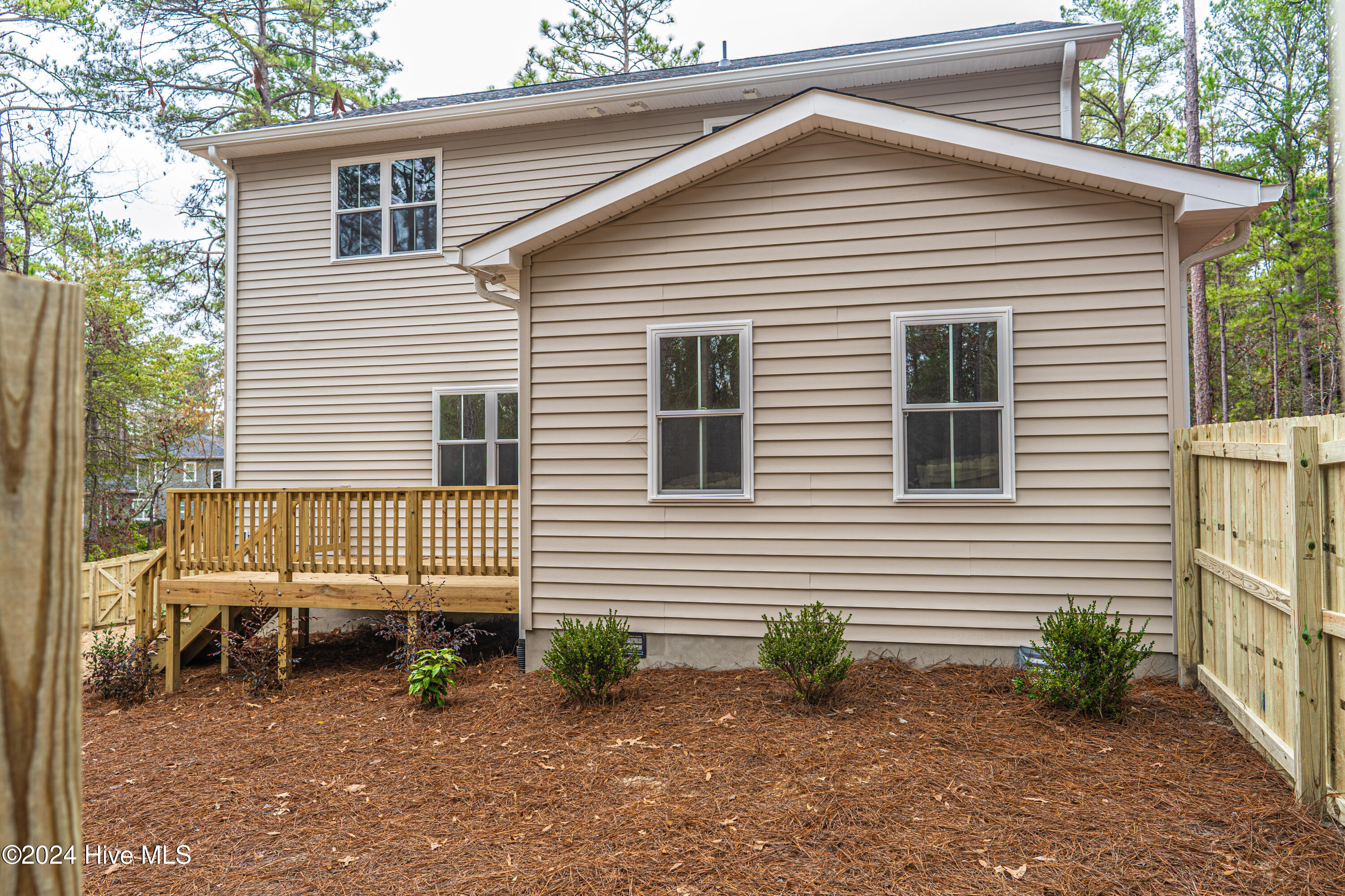 1725 Longleaf Drive Property Photo 7