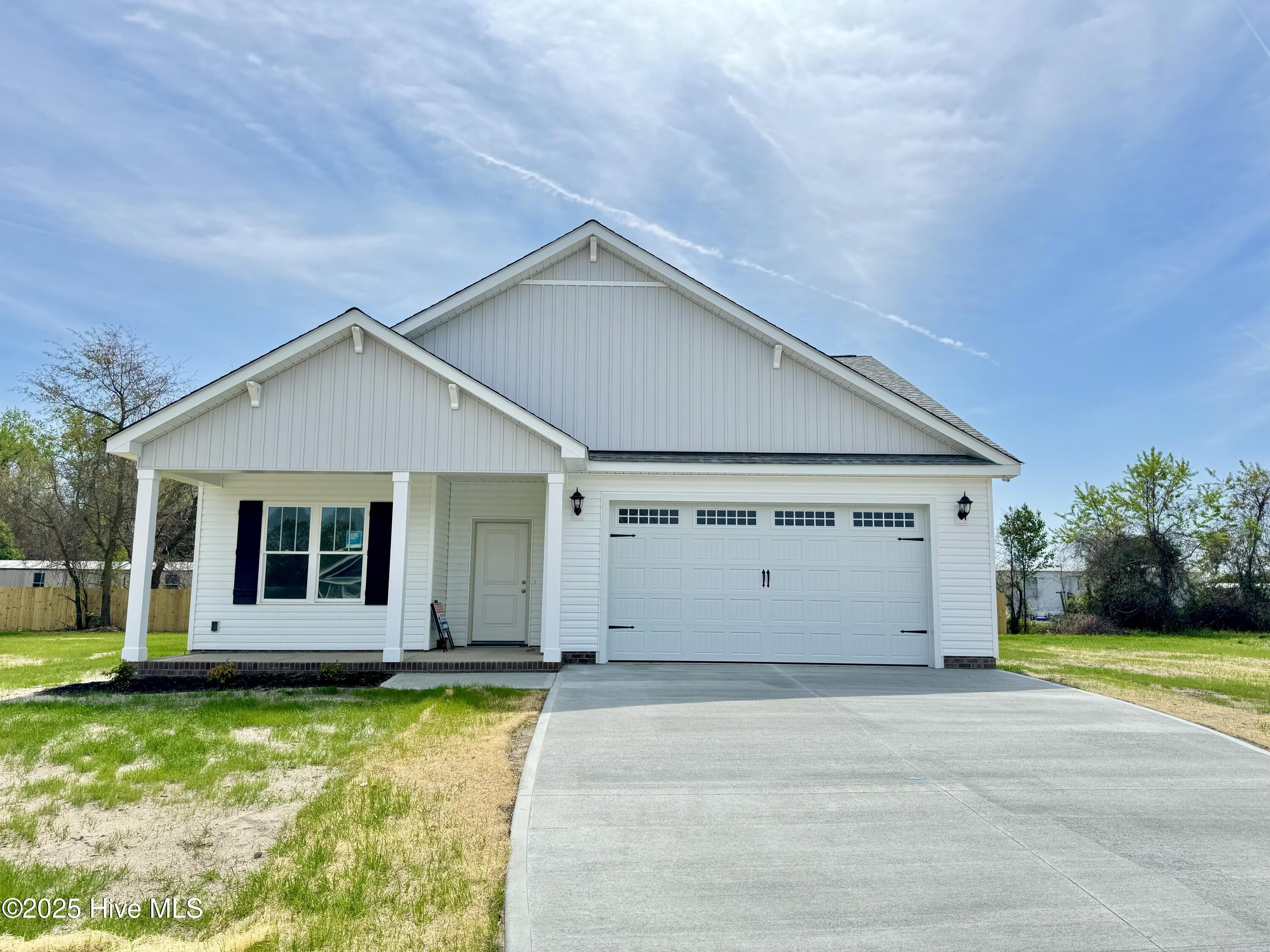 110 E Sillinger Drive Property Photo 2