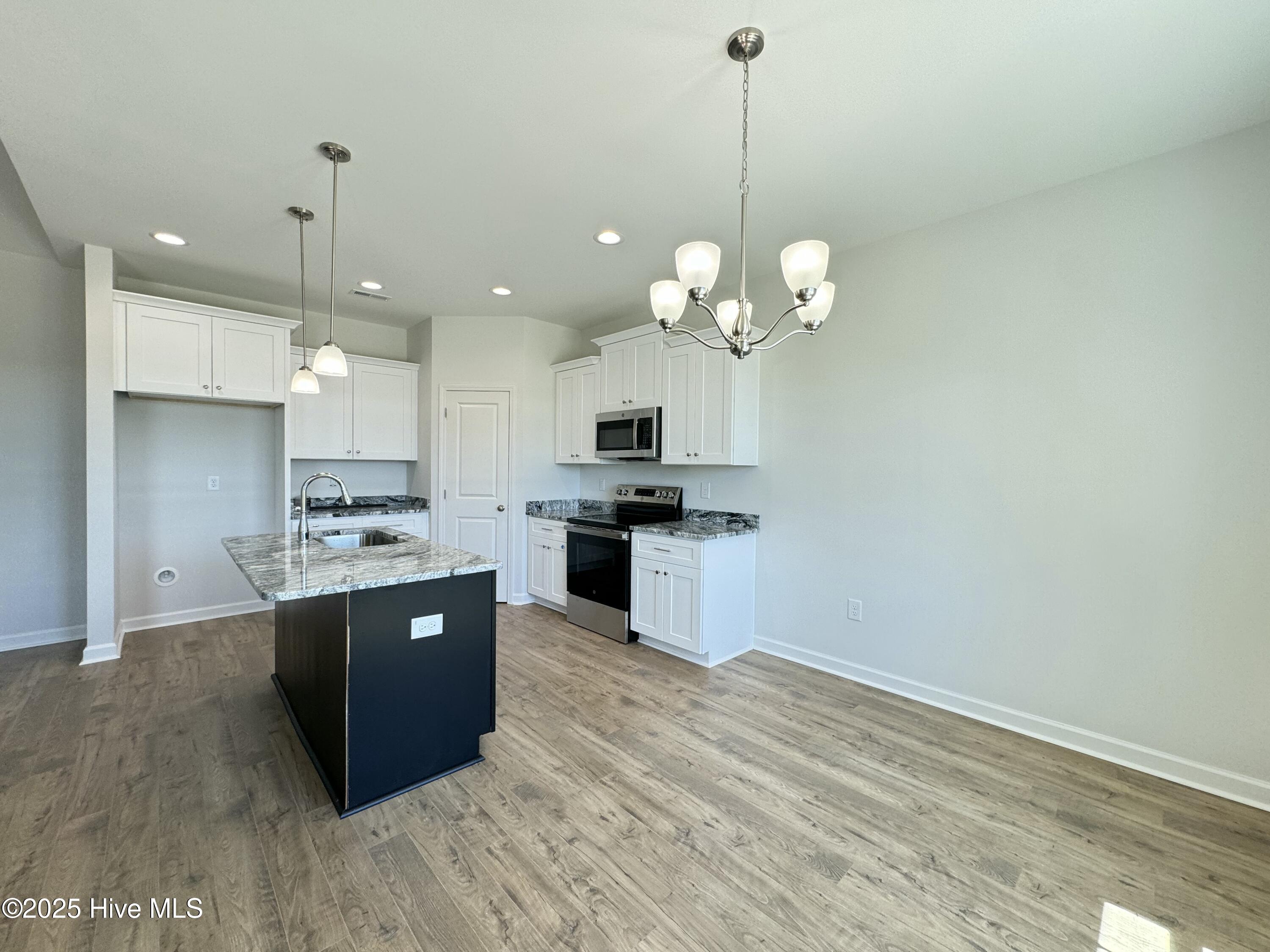 110 E Sillinger Drive Property Photo 10