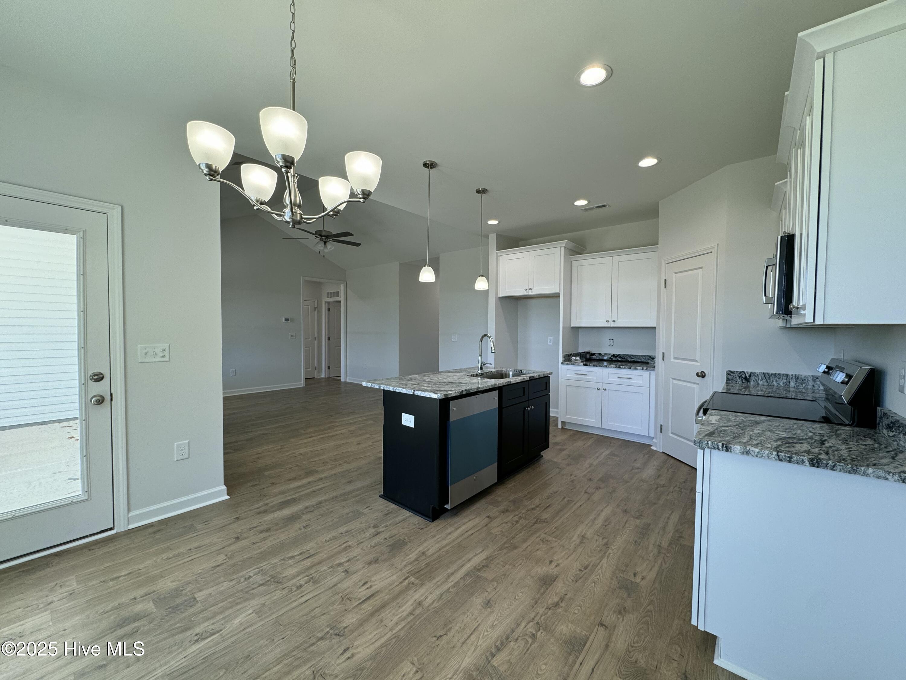 110 E Sillinger Drive Property Photo 11
