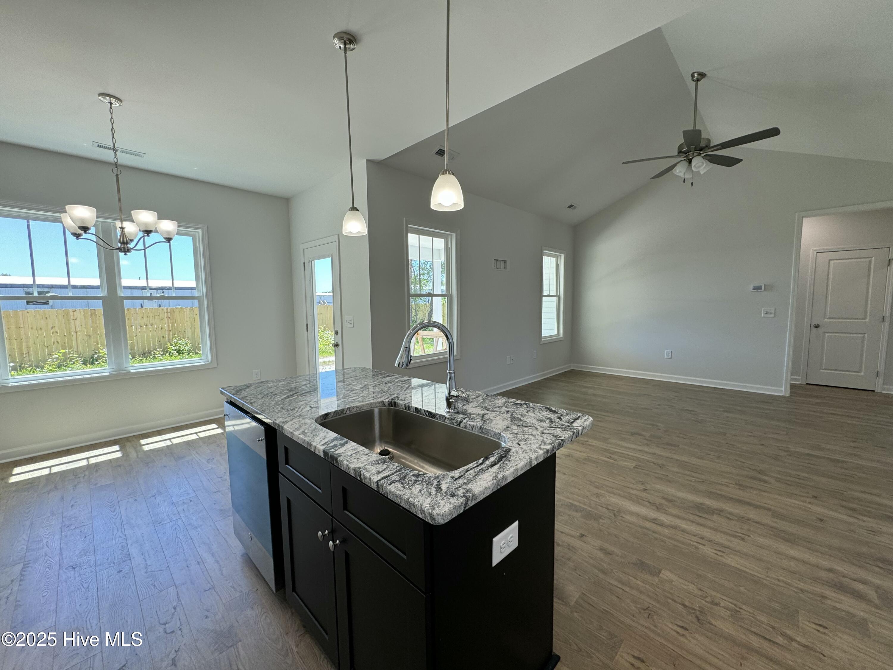 110 E Sillinger Drive Property Photo 12