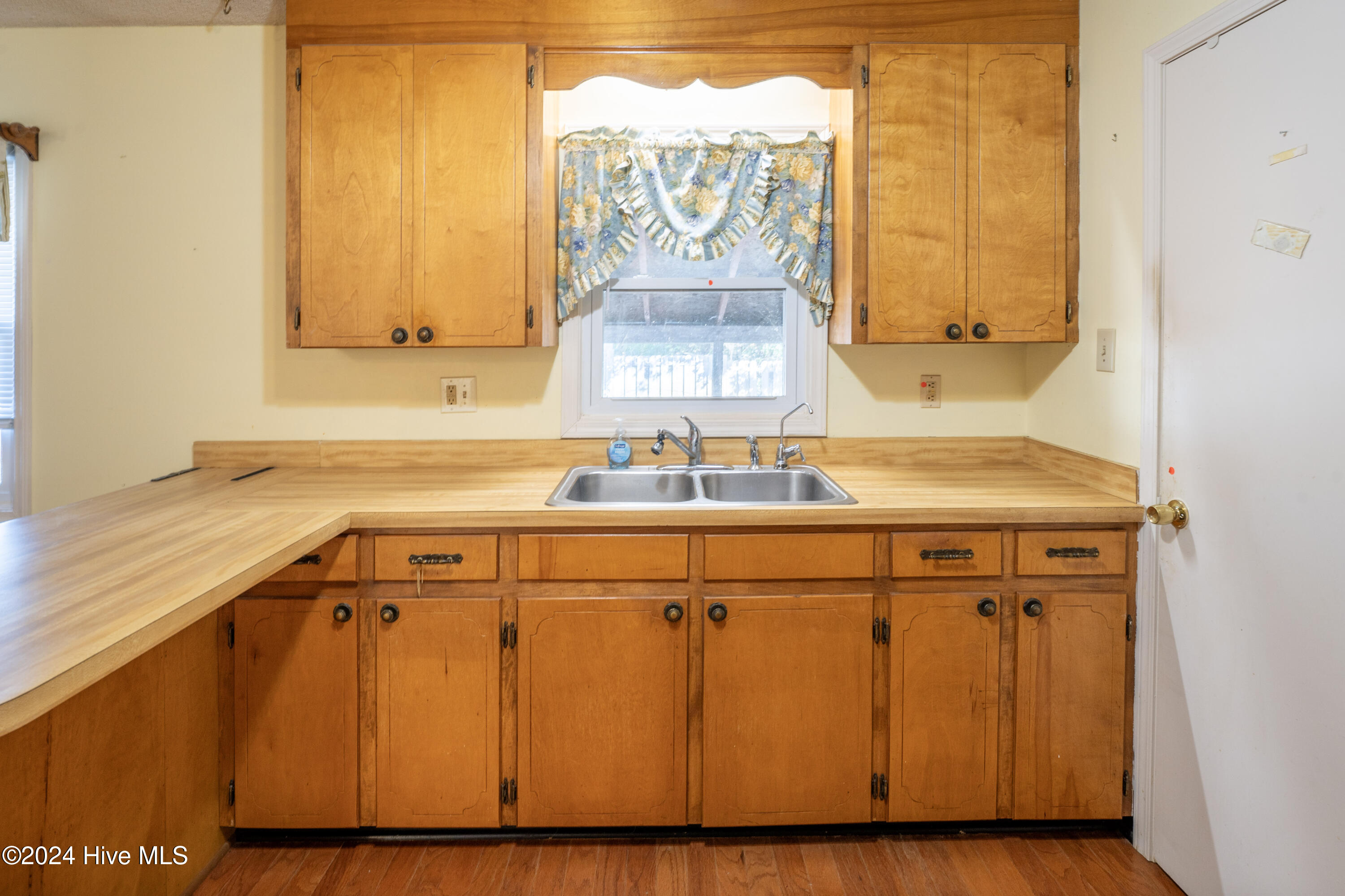 4837 Sandy Court Property Photo 21