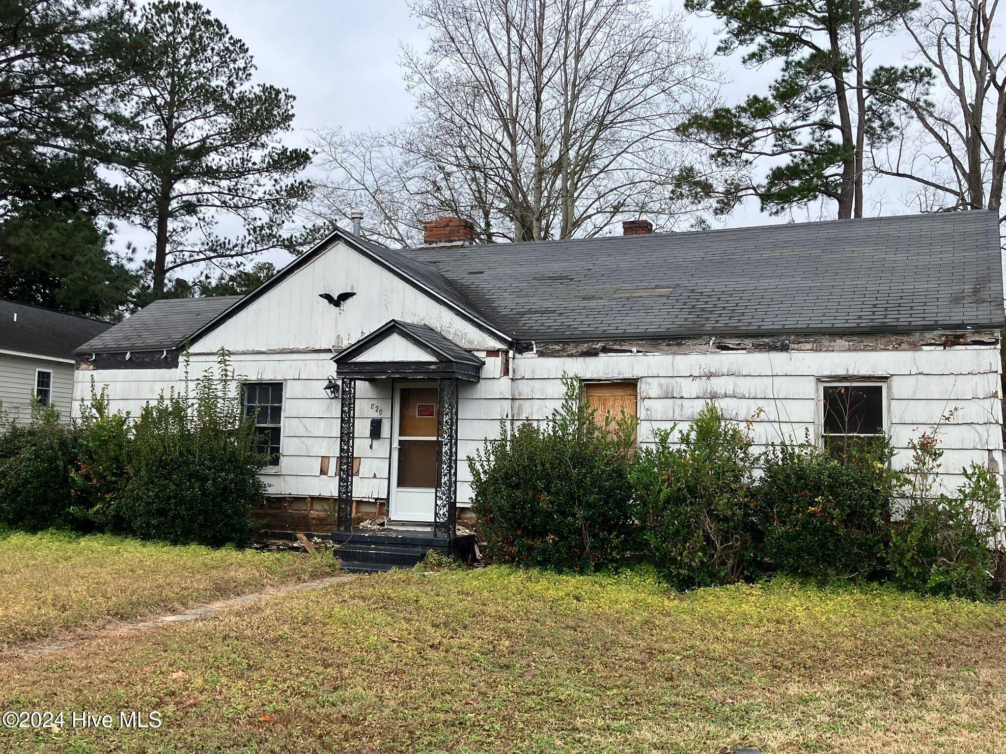 829 Clark Avenue Property Photo 1