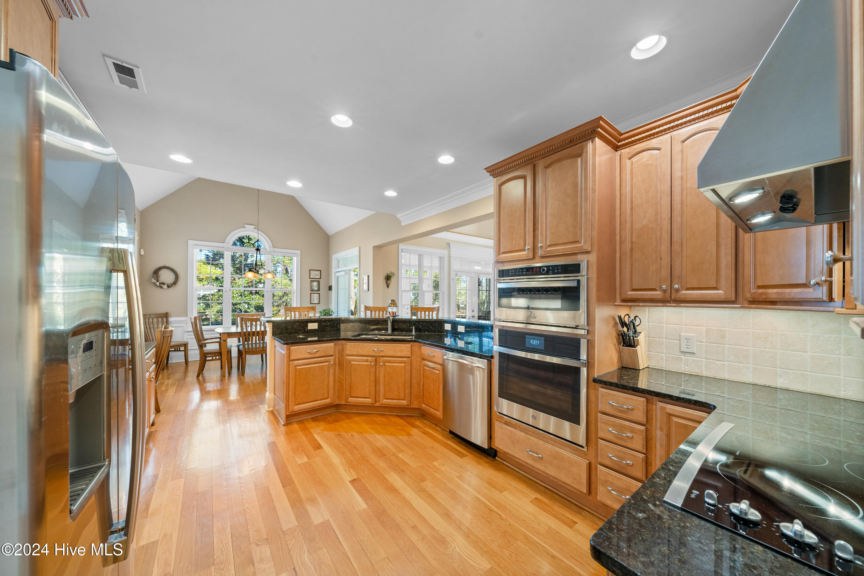 2472 St James Drive Property Photo 16