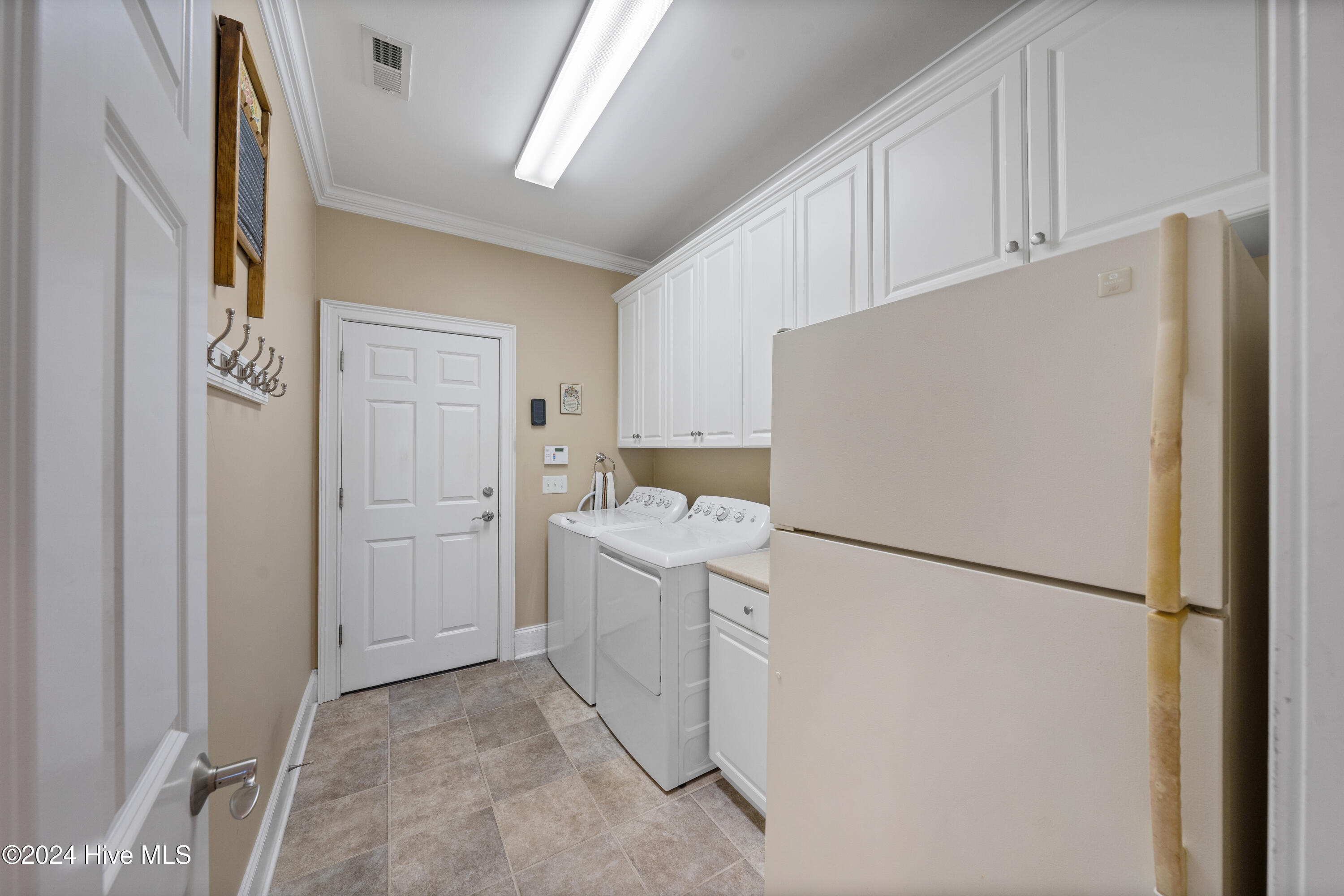 2472 St James Drive Property Photo 42