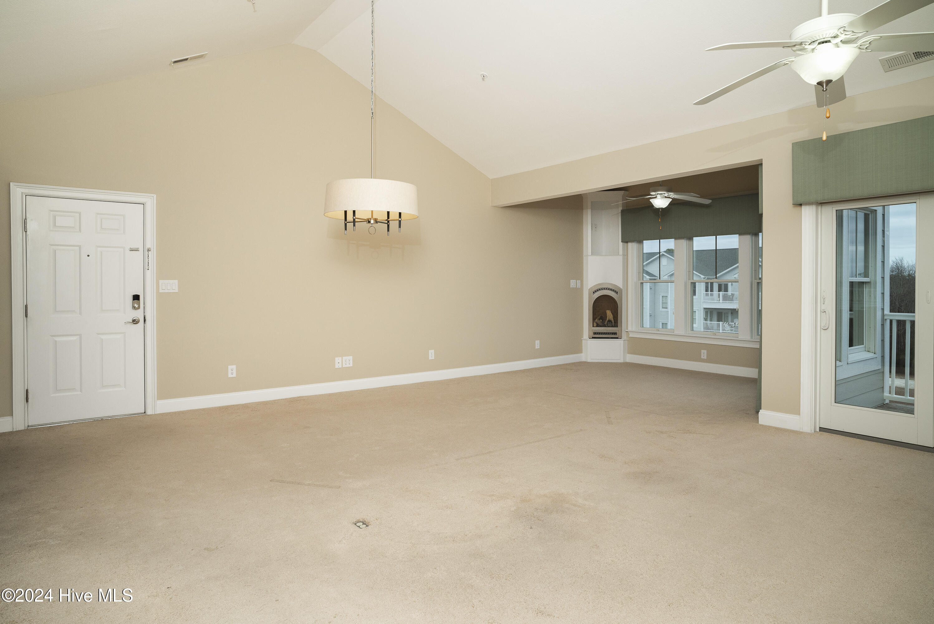 417 Captains Cove Unit E Property Photo 1