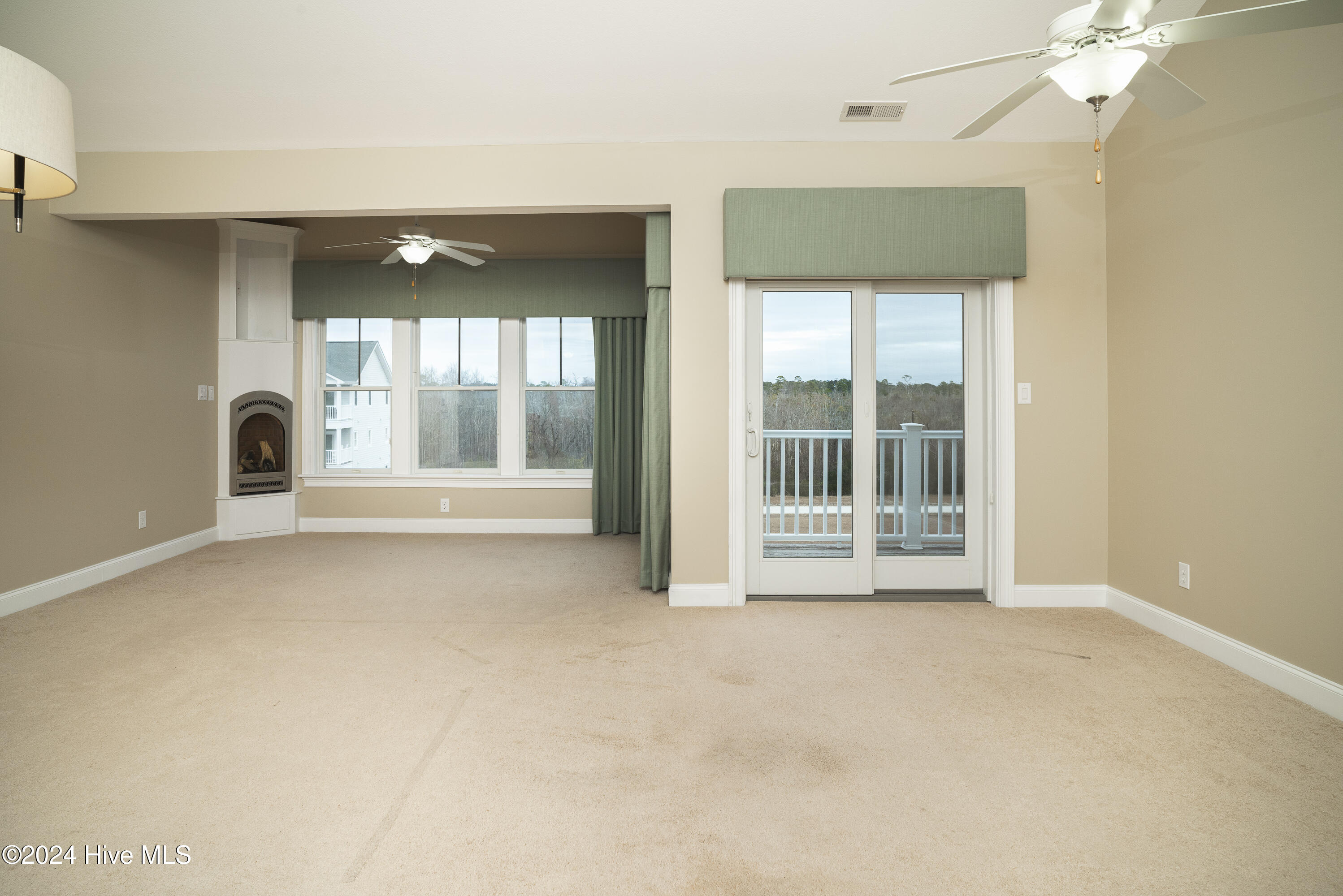 417 Captains Cove Unit E Property Photo 2
