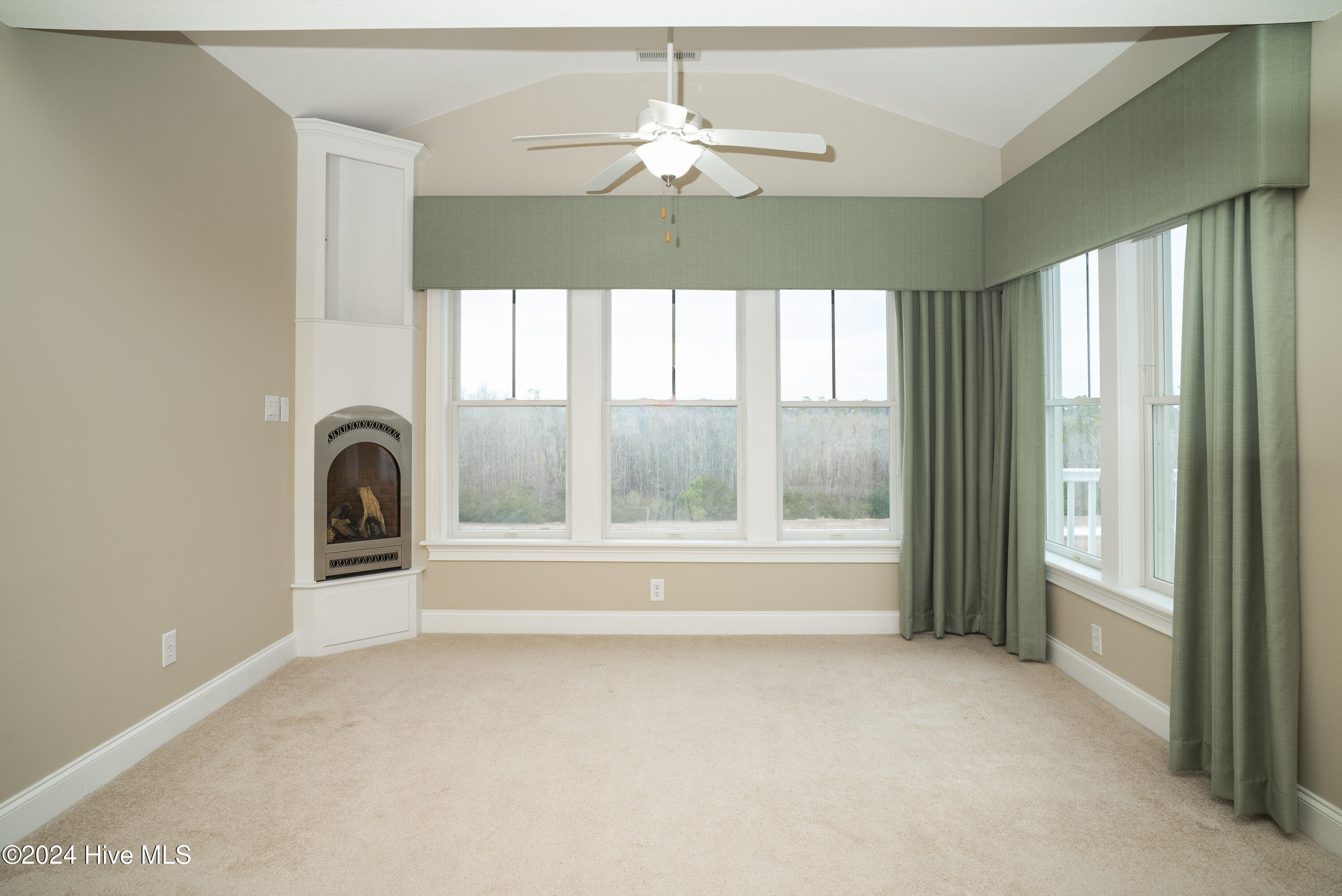 417 Captains Cove Unit E Property Photo 4