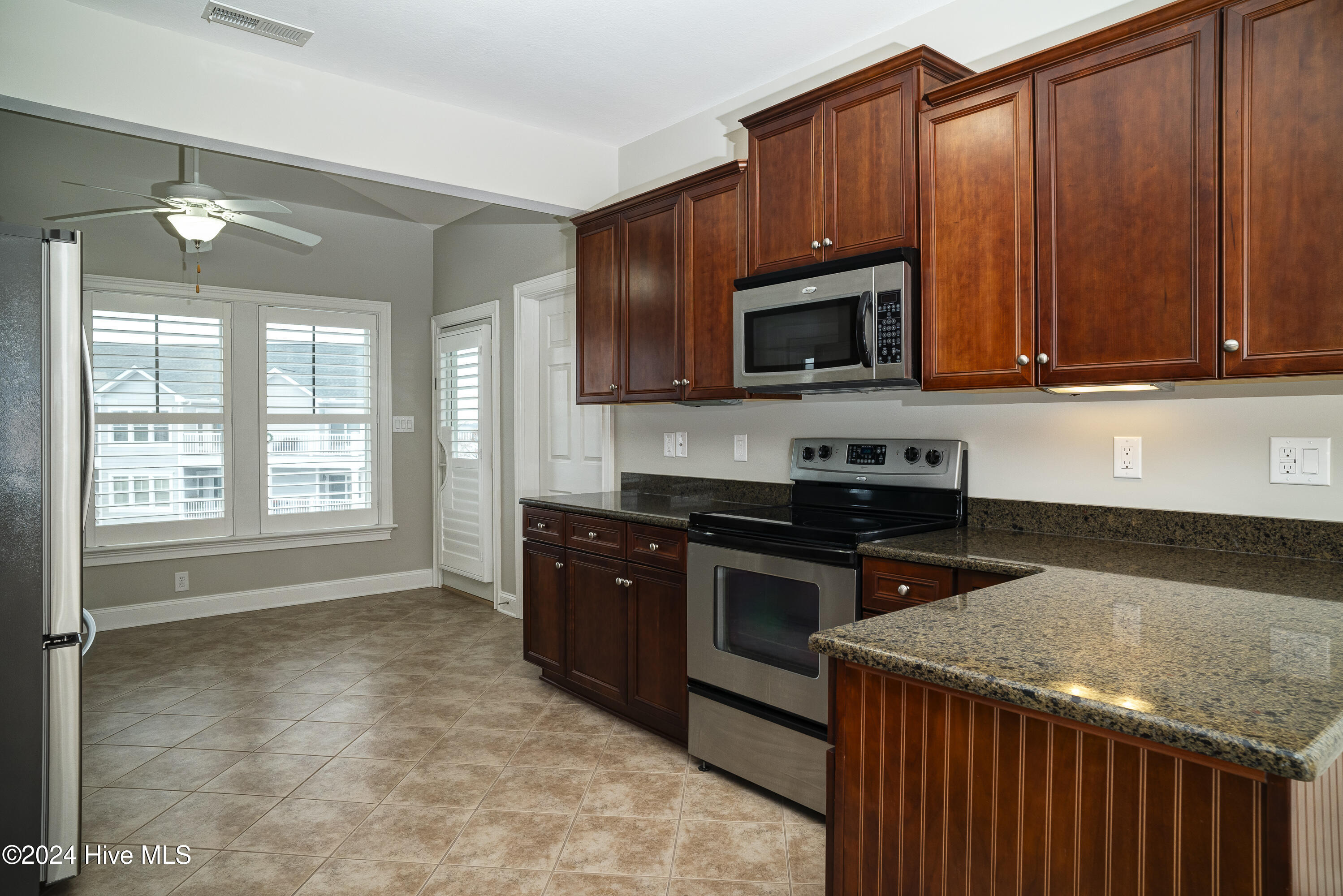 417 Captains Cove Unit E Property Photo 7