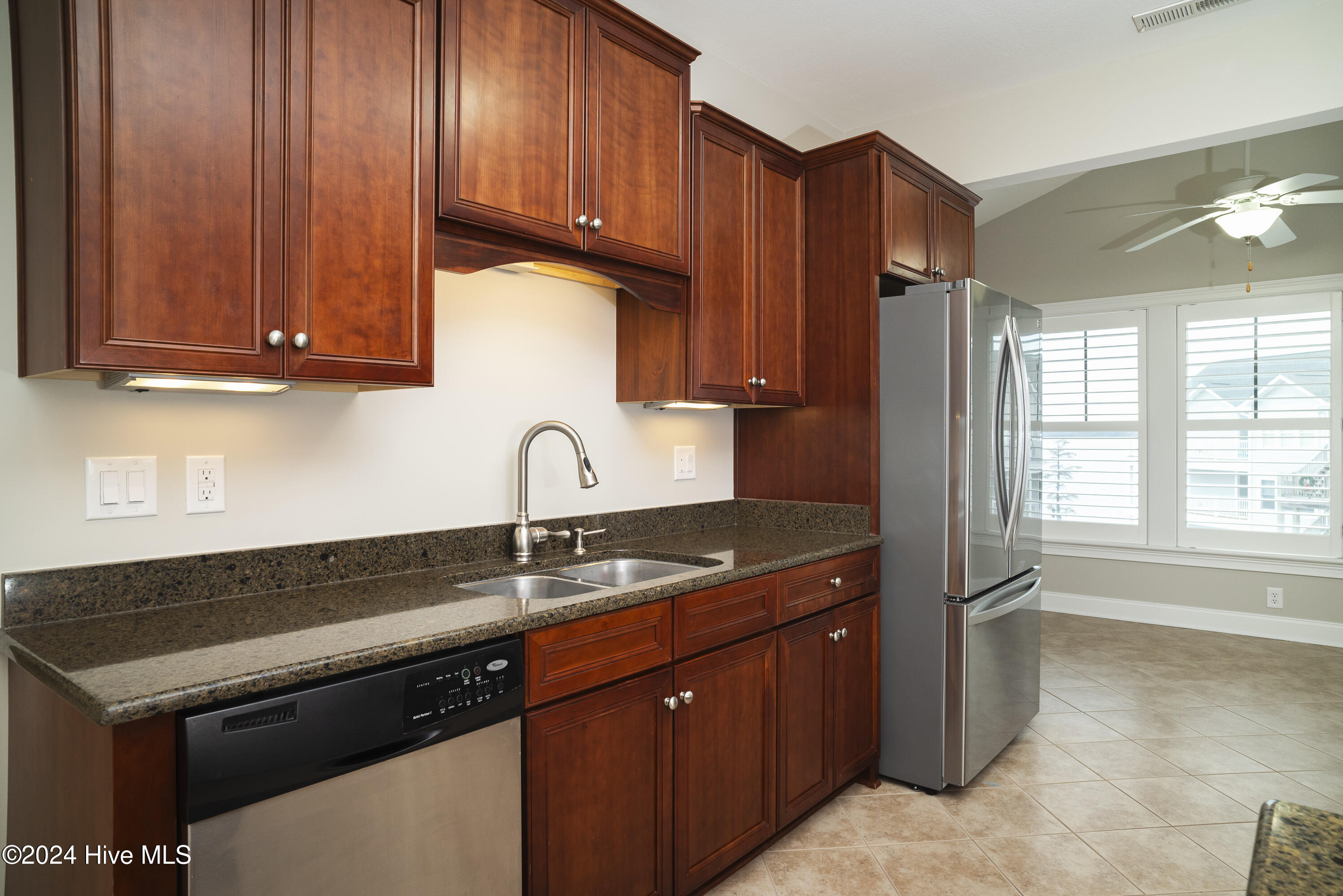 417 Captains Cove Unit E Property Photo 8