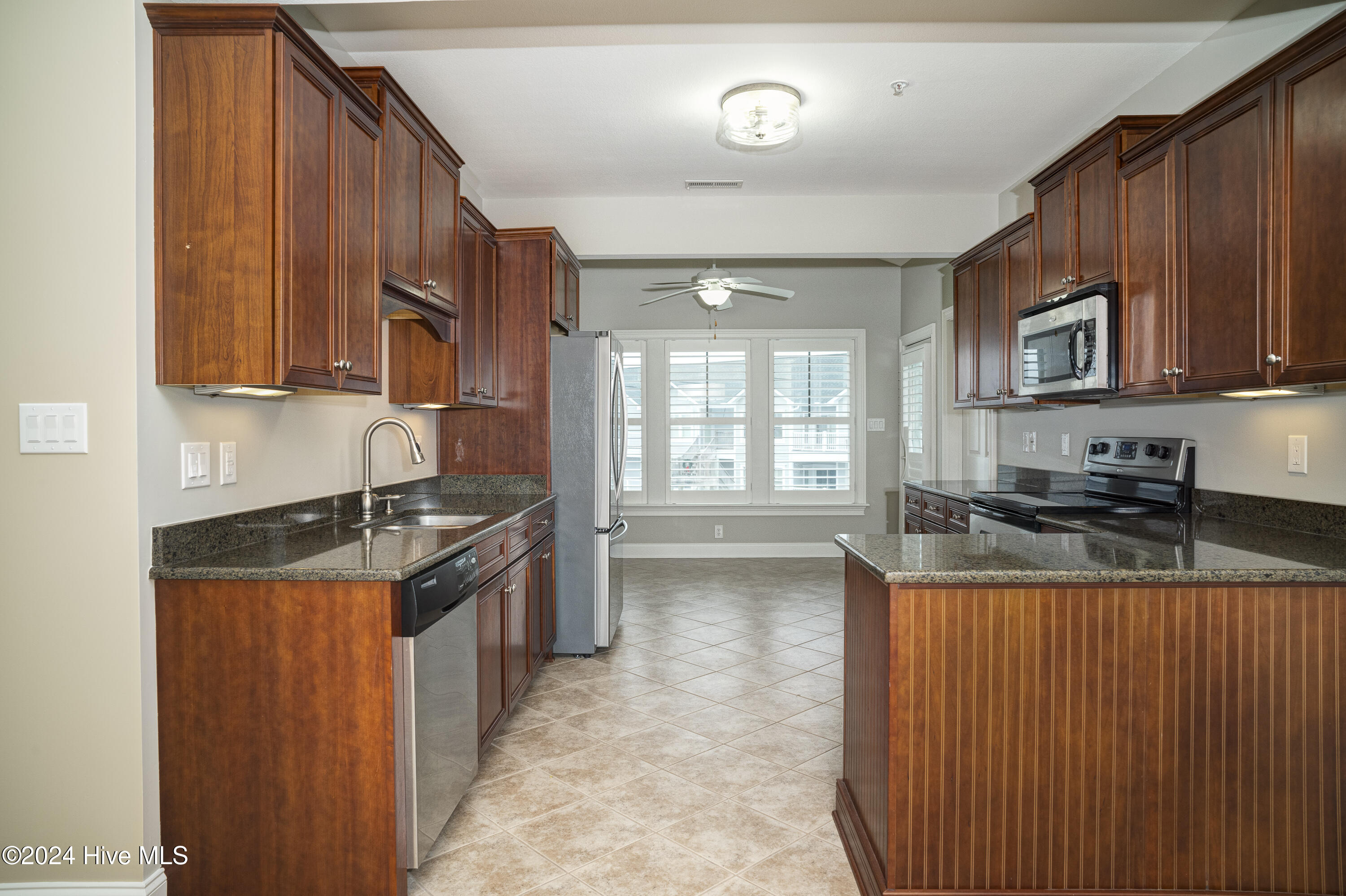 417 Captains Cove Unit E Property Photo 13