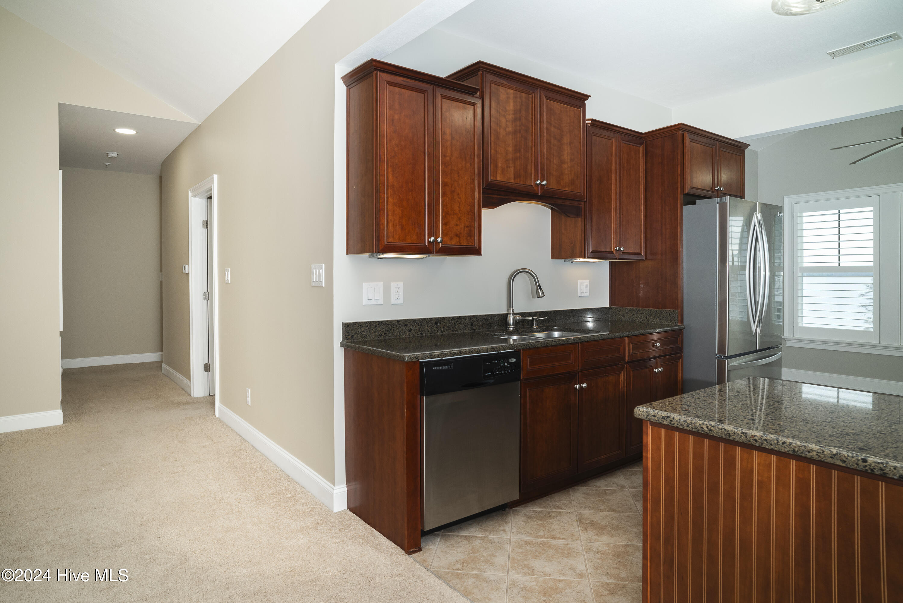 417 Captains Cove Unit E Property Photo 14