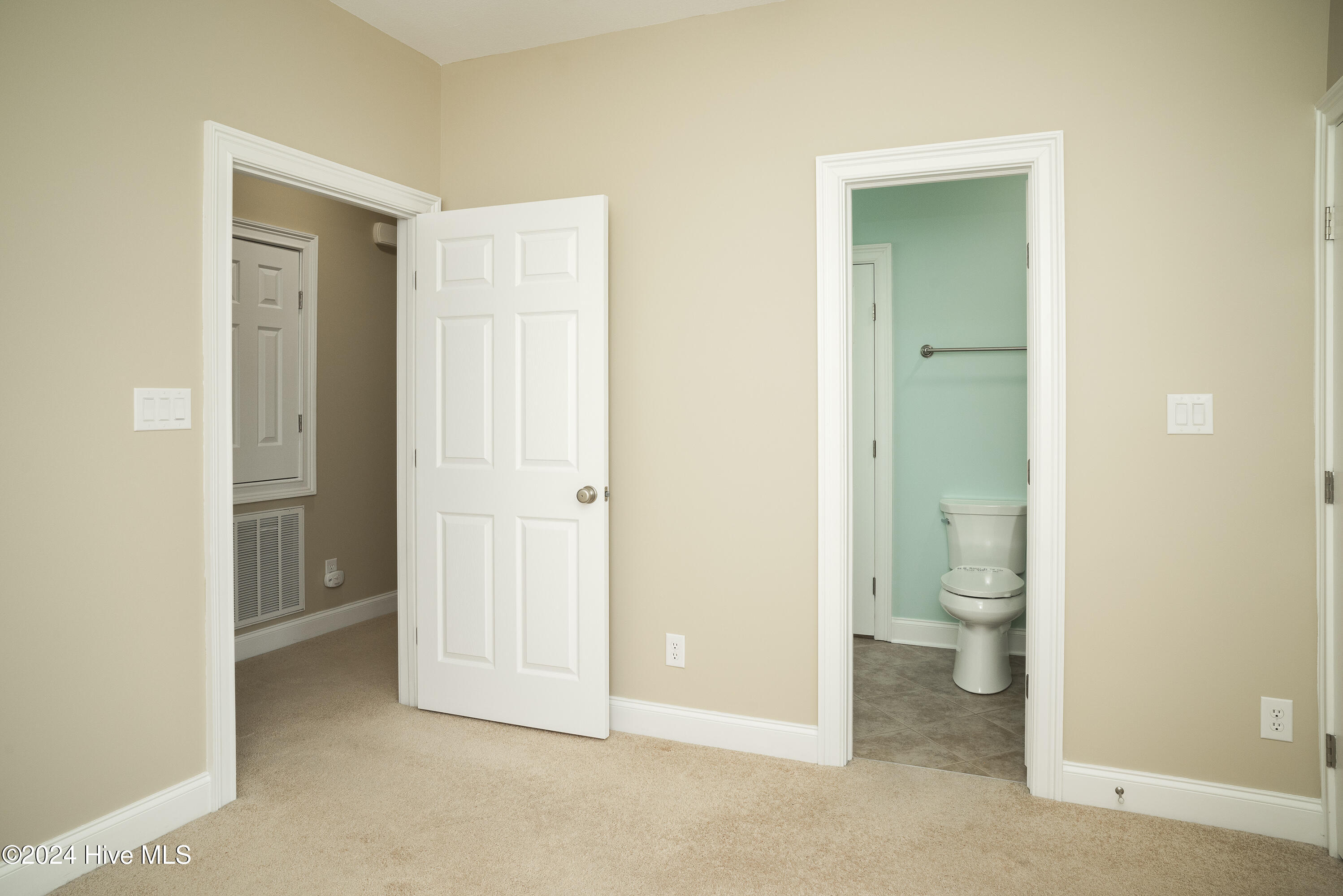 417 Captains Cove Unit E Property Photo 25