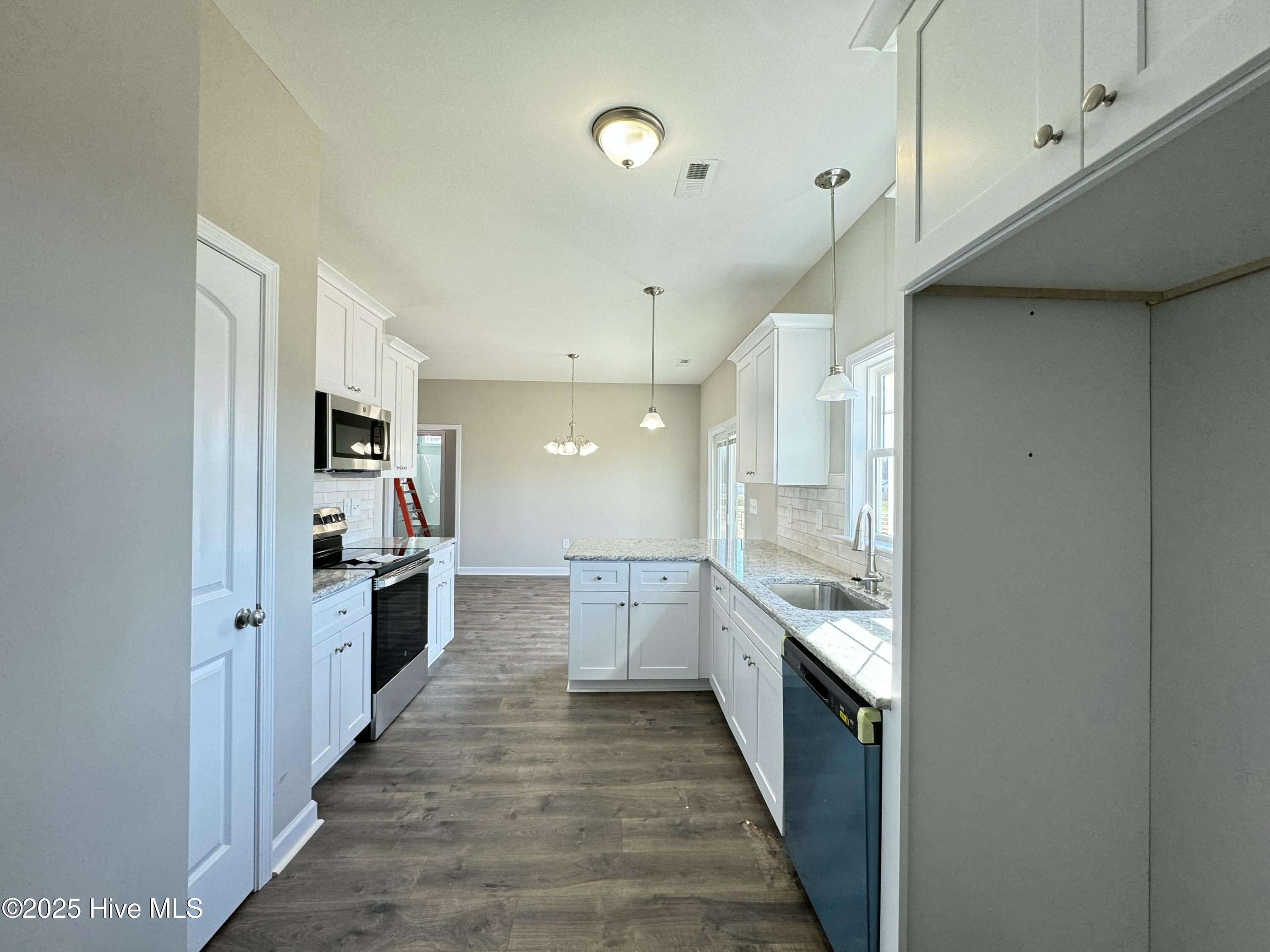 209 Dunbar Hill Drive Property Photo 6