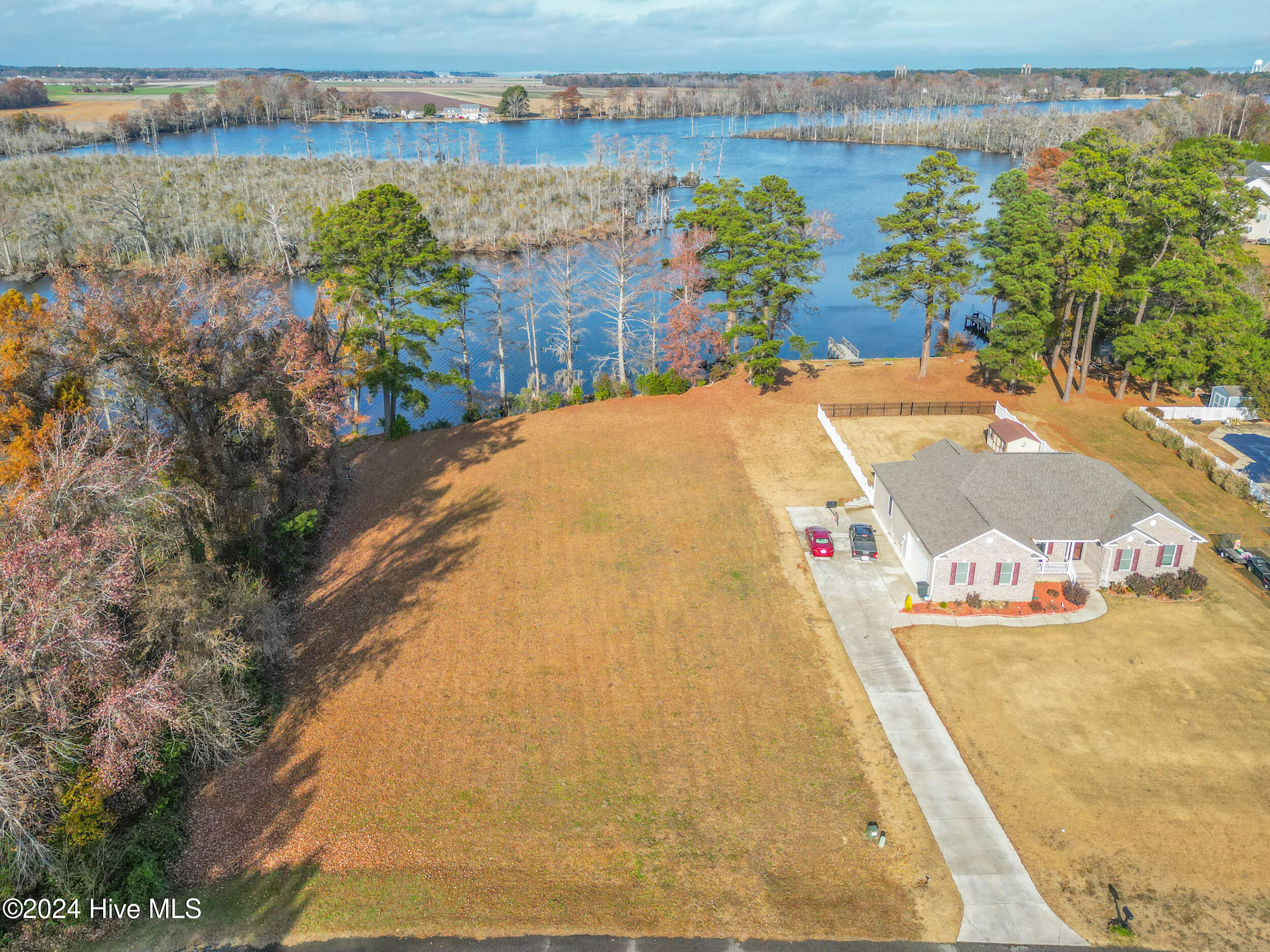 106 Vineyard Court Property Photo 4