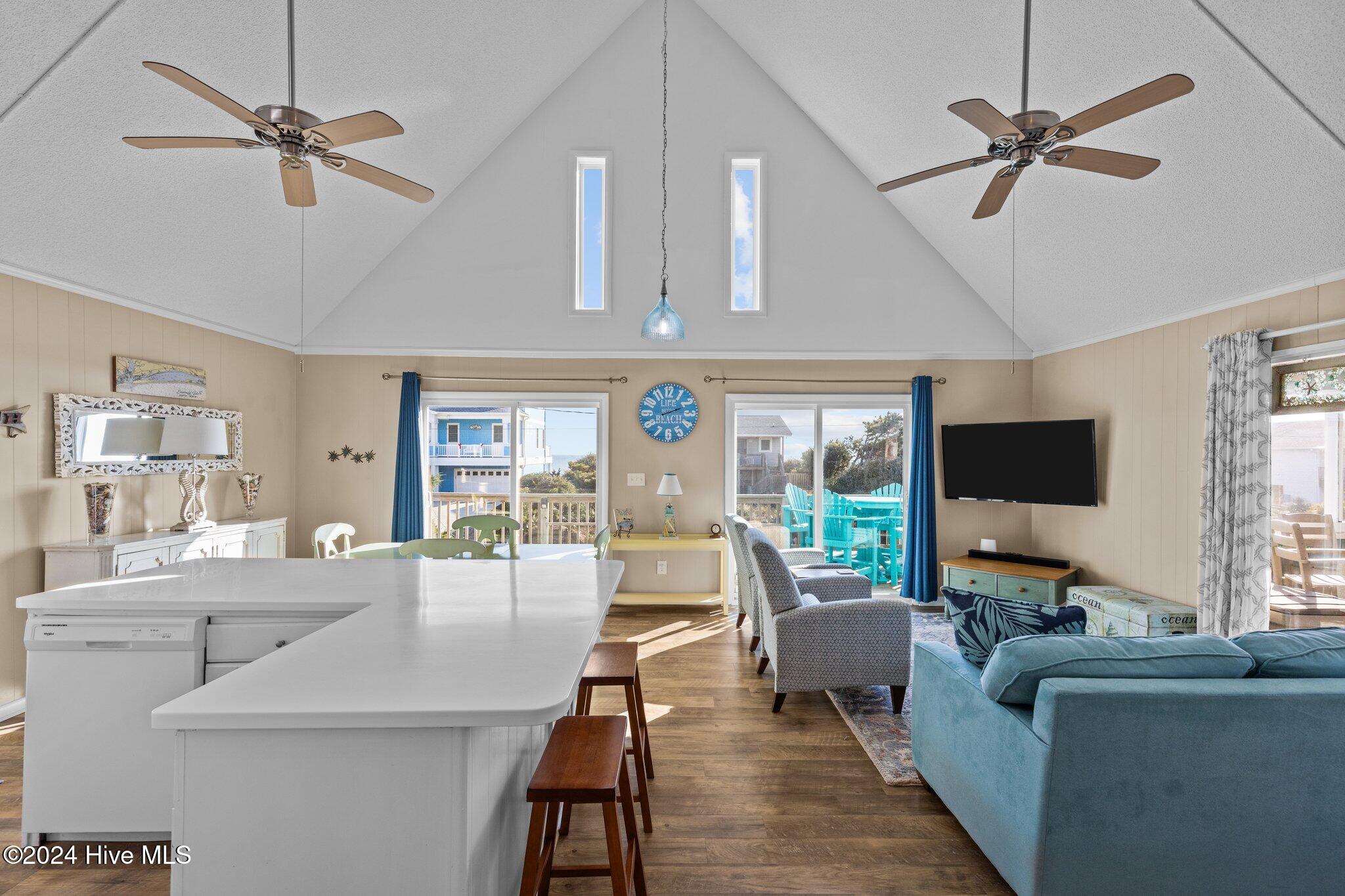 1310 Ocean Drive Property Photo 7