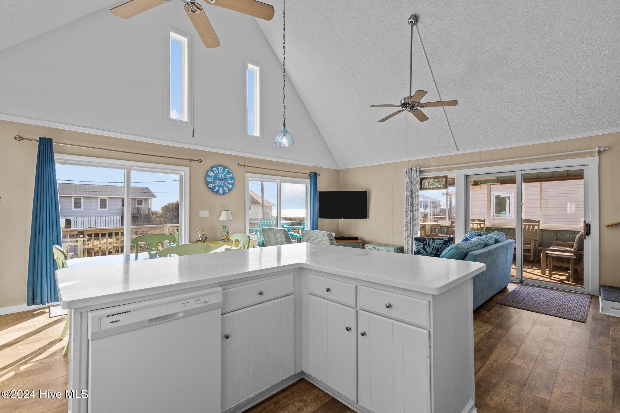 1310 Ocean Drive Property Photo 18