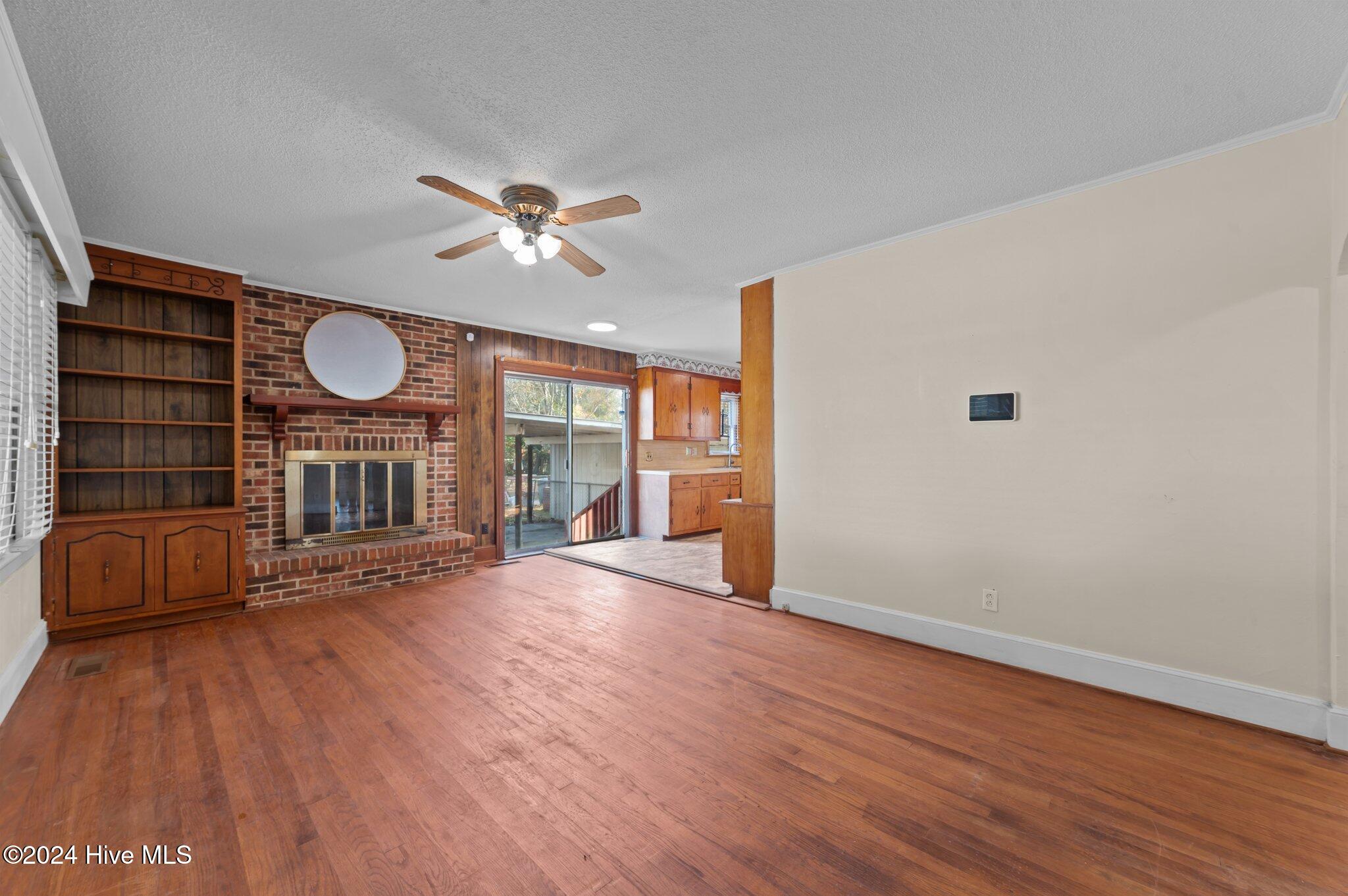 505 W Johnston Street Property Photo 5