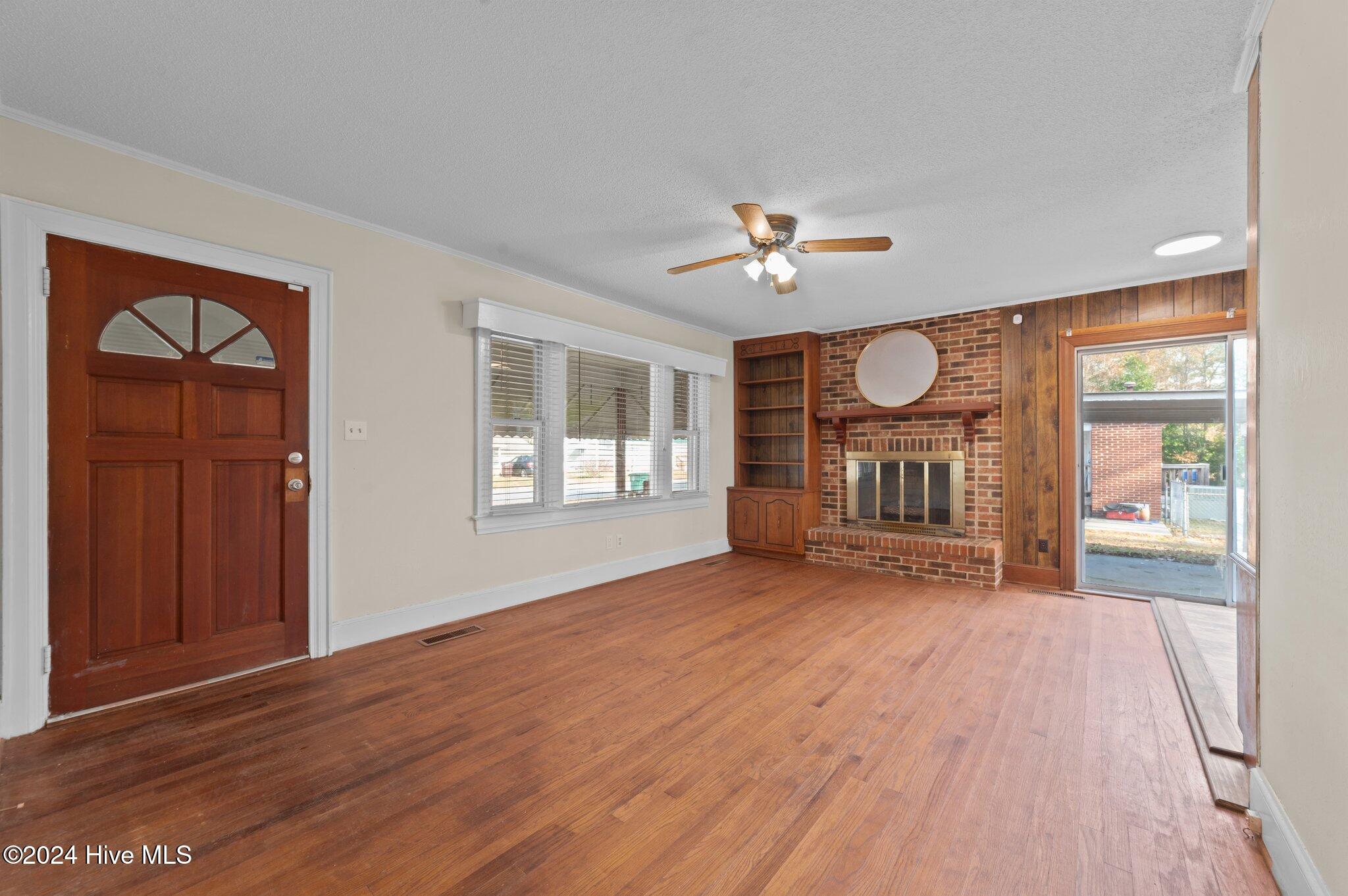 505 W Johnston Street Property Photo 6