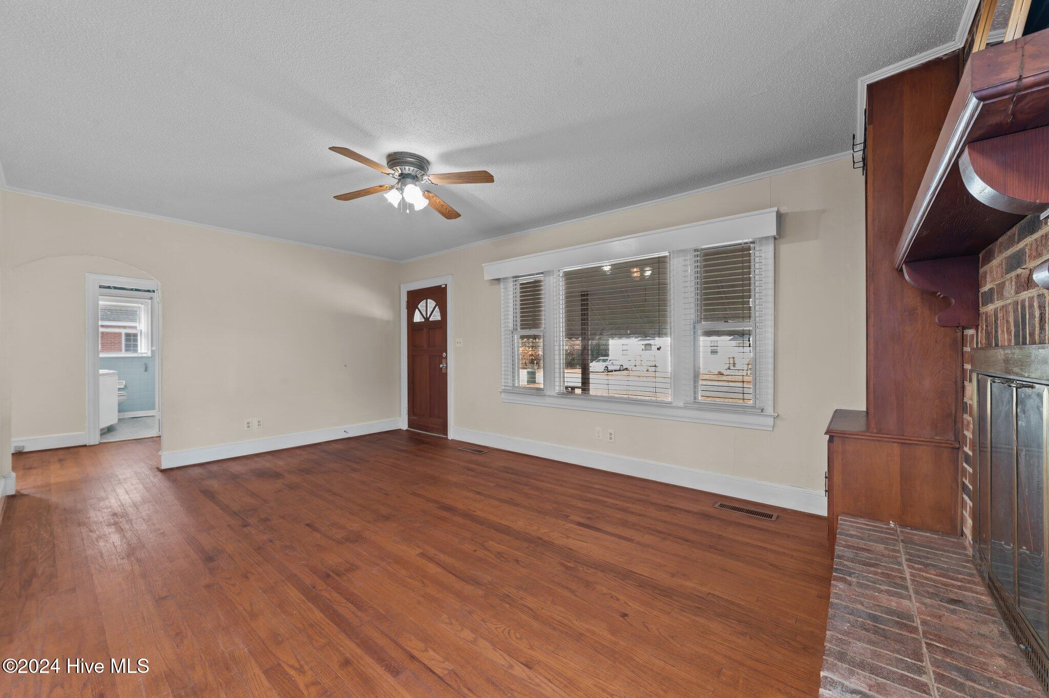 505 W Johnston Street Property Photo 8