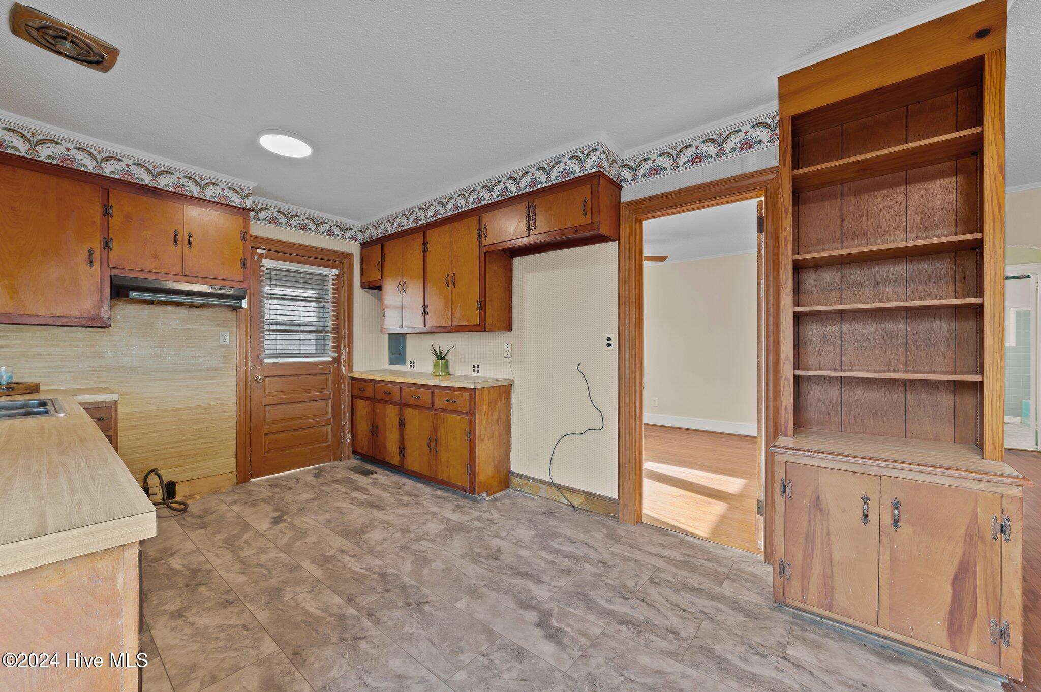 505 W Johnston Street Property Photo 12