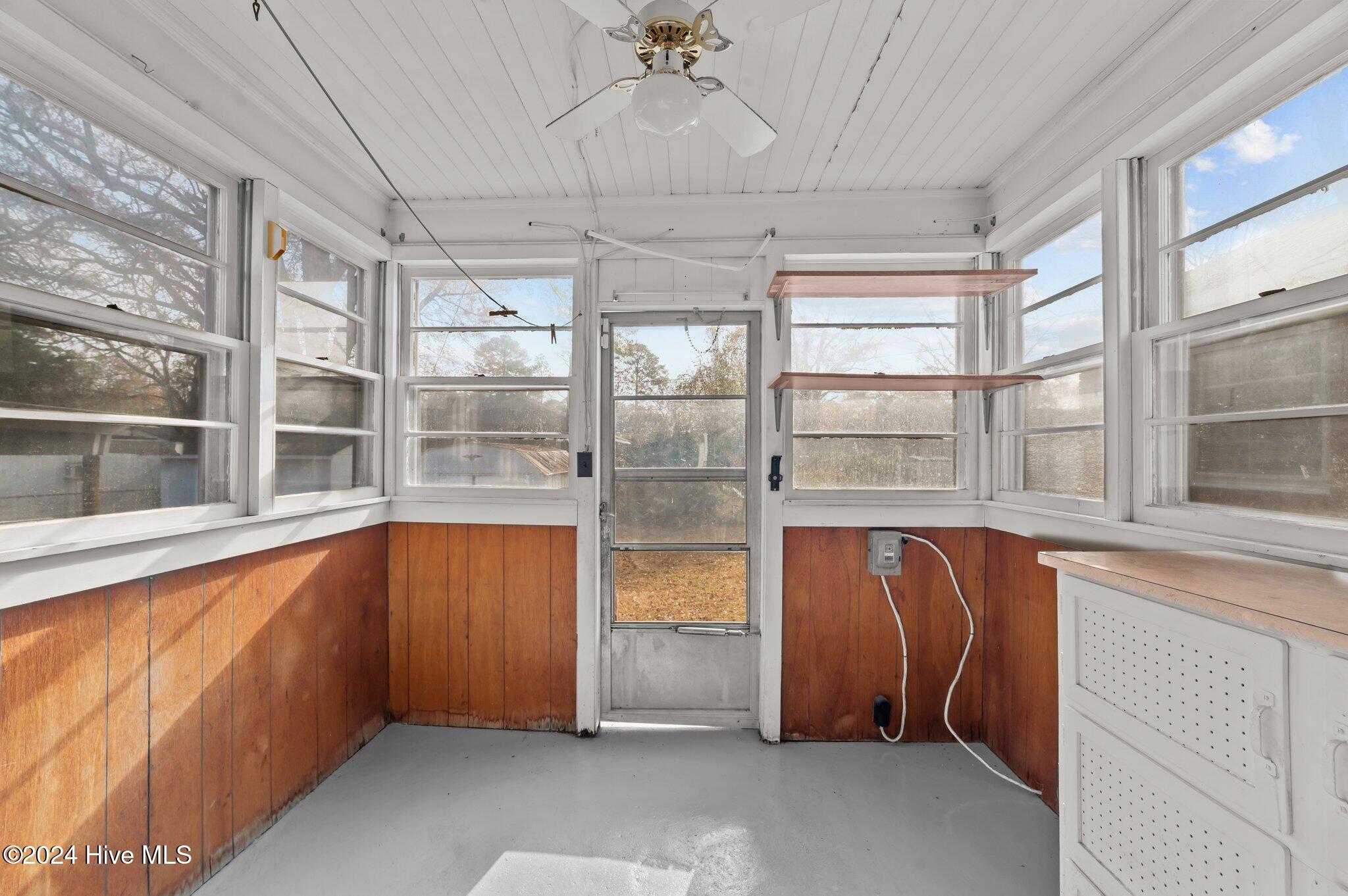 505 W Johnston Street Property Photo 14