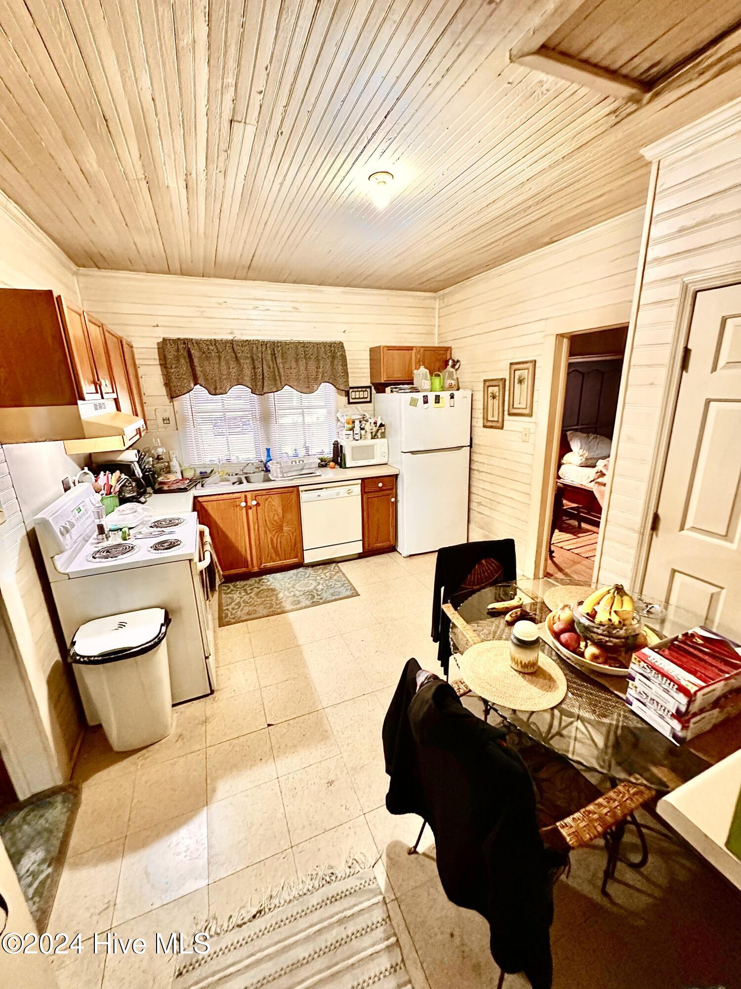 607 W King Street Property Photo 4