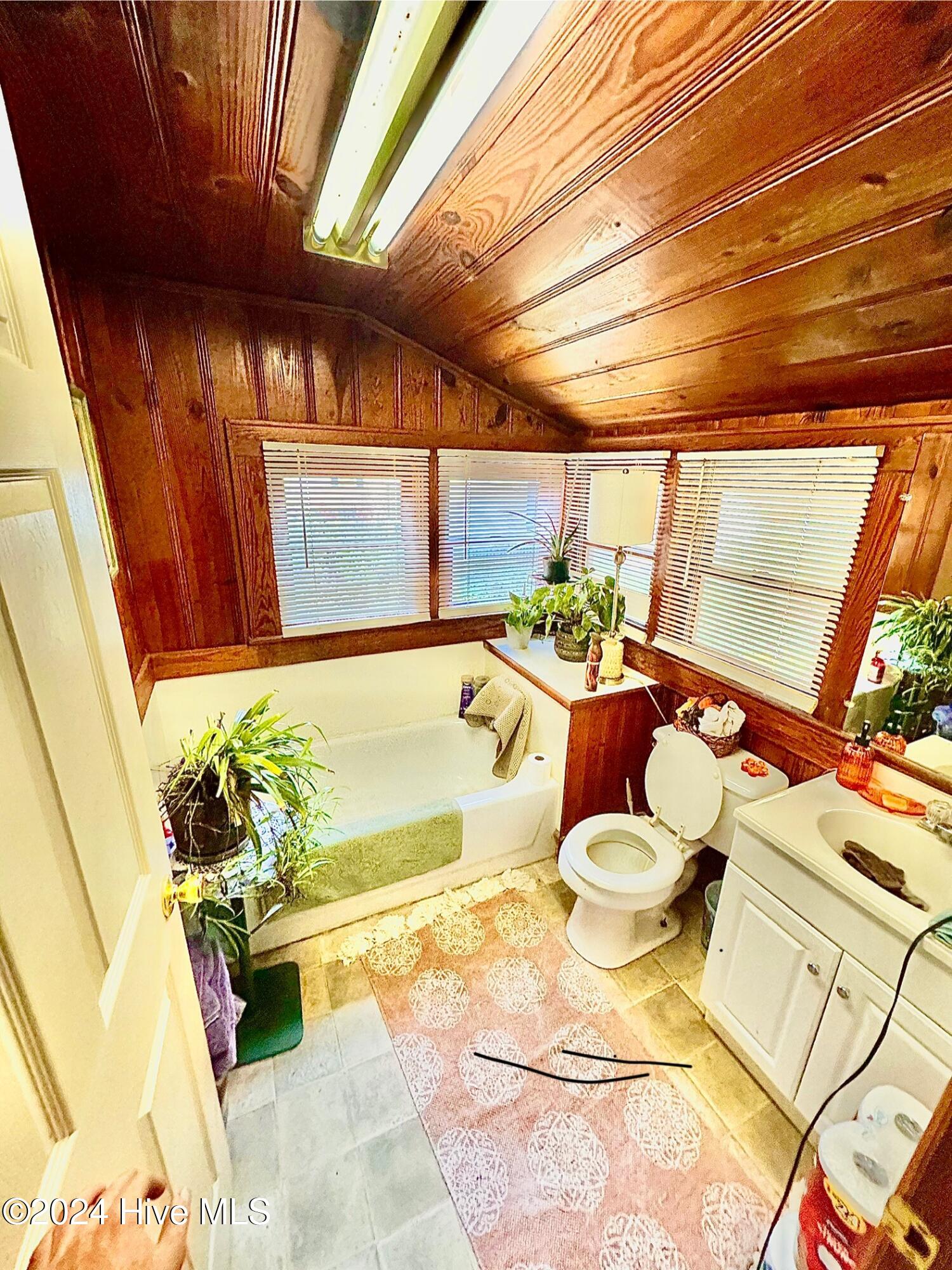 607 W King Street Property Photo 7
