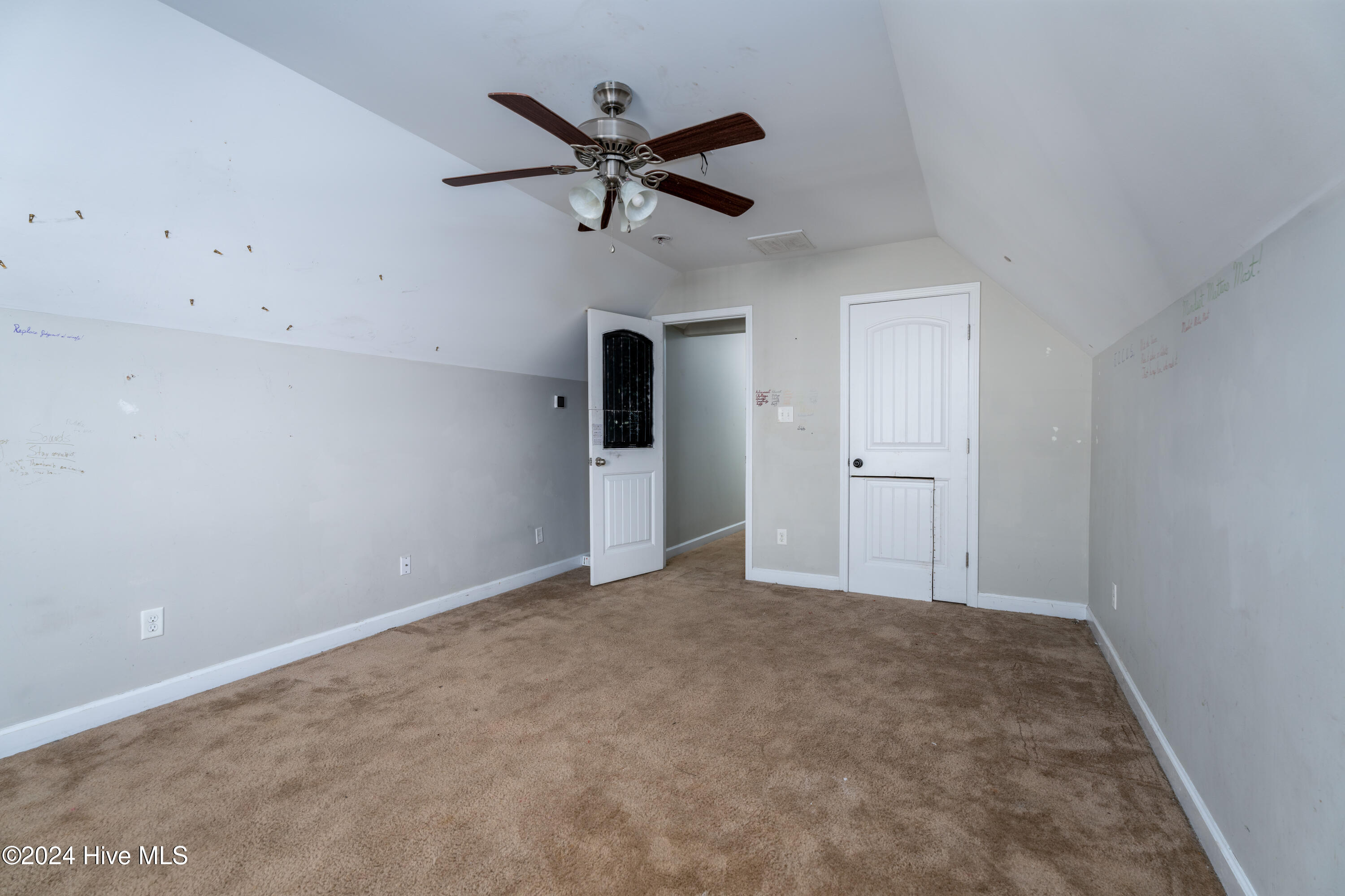 264 Inverness Drive Property Photo 12