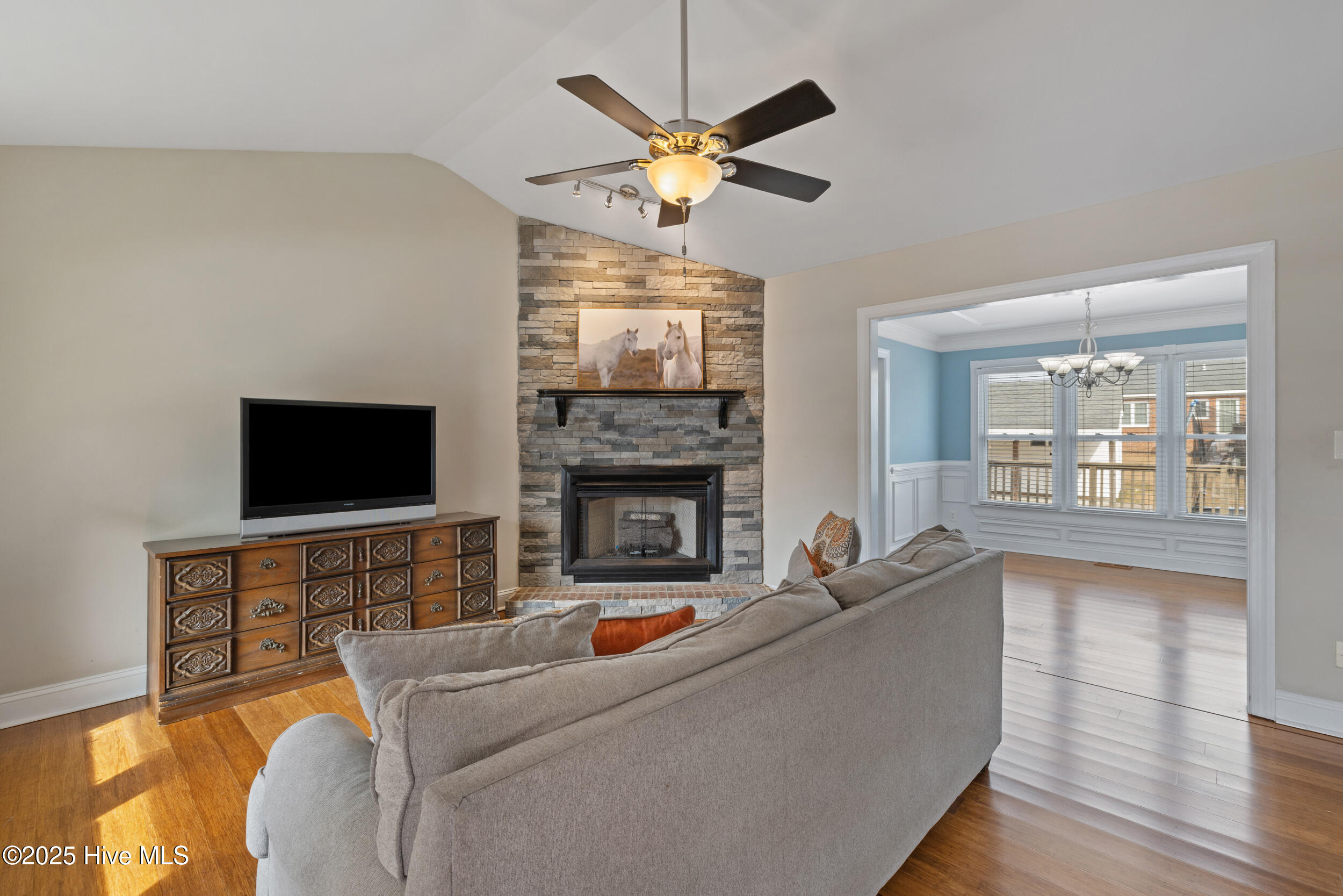 105 Deblyn Court Property Photo 4