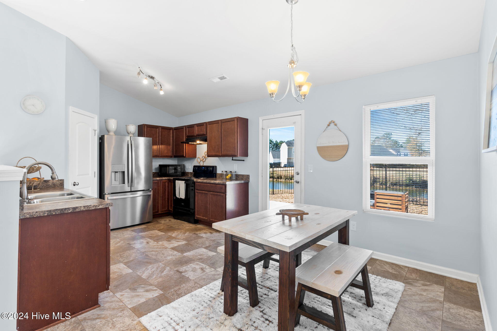 1495 Round Ridge Road Property Photo 11