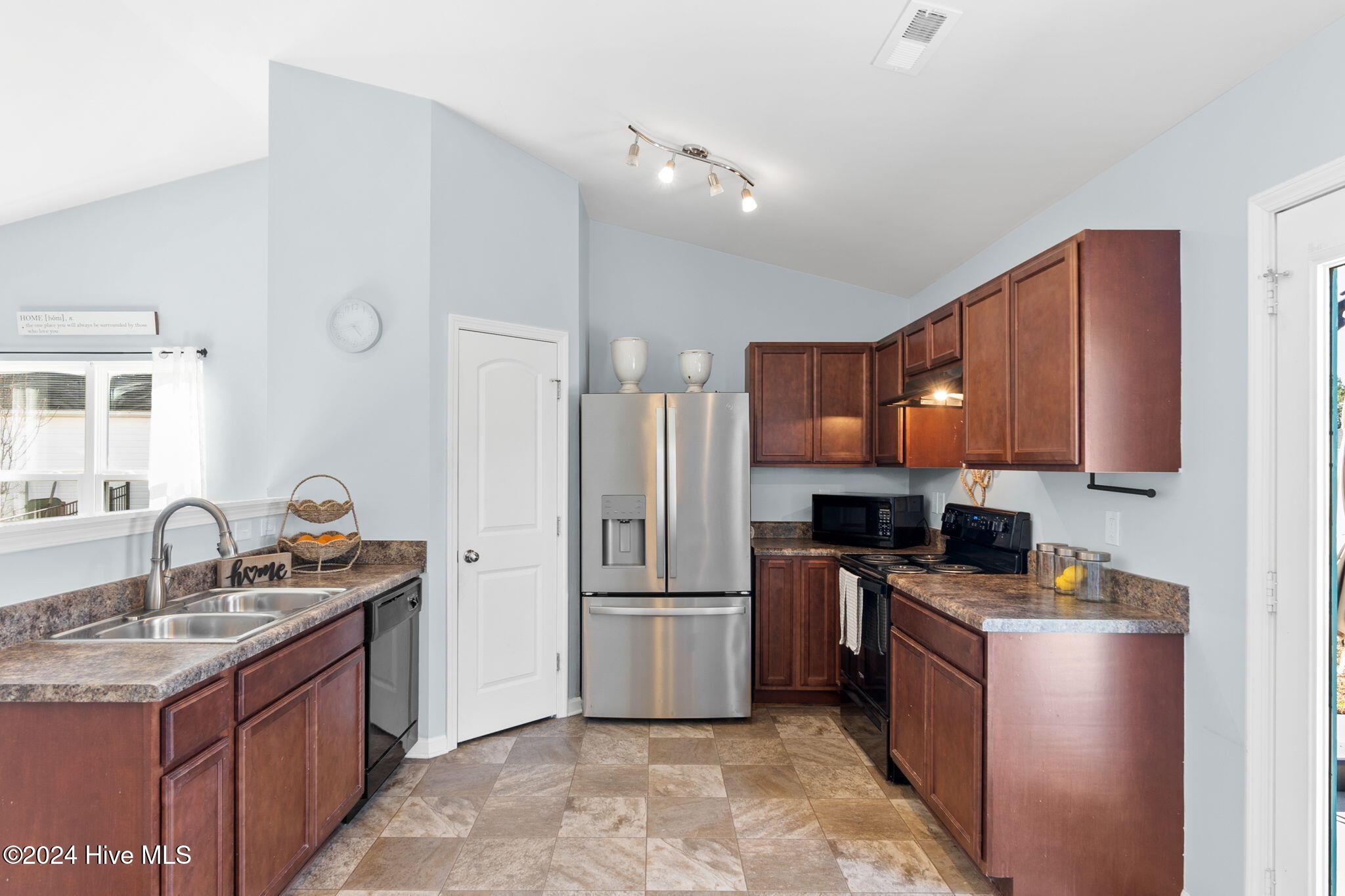 1495 Round Ridge Road Property Photo 12