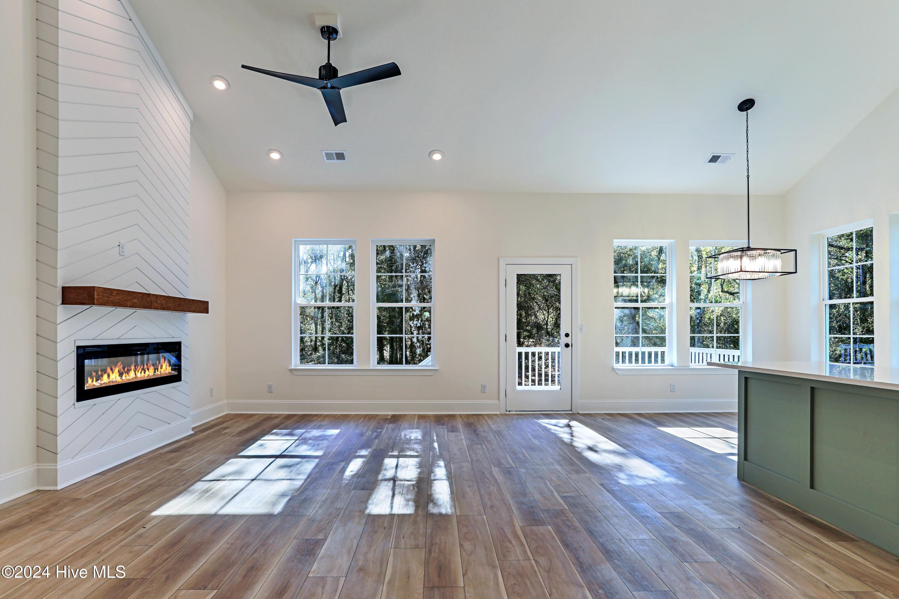 3375 Sandridge Lane Property Photo 14