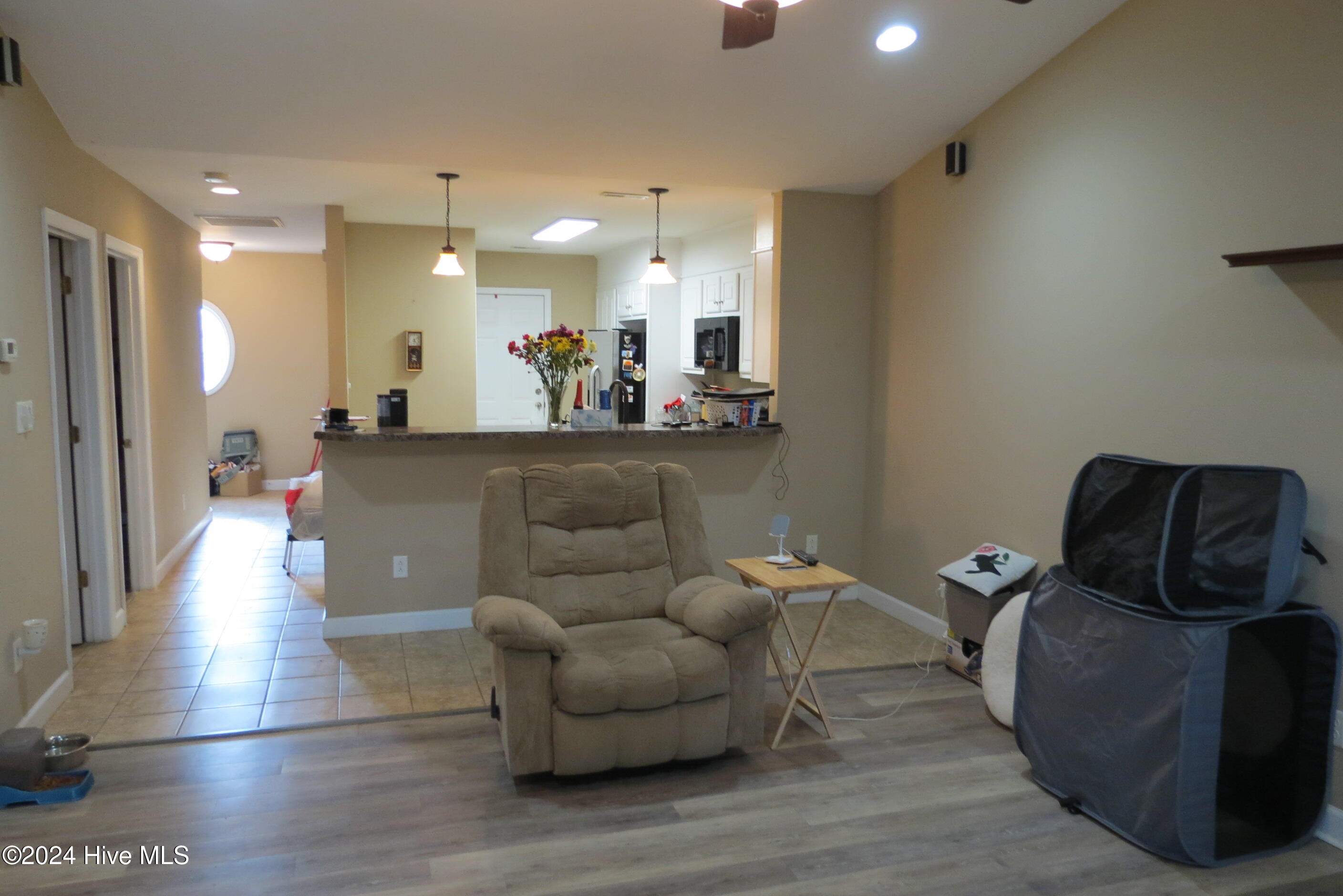 402 South Street B Property Photo 4