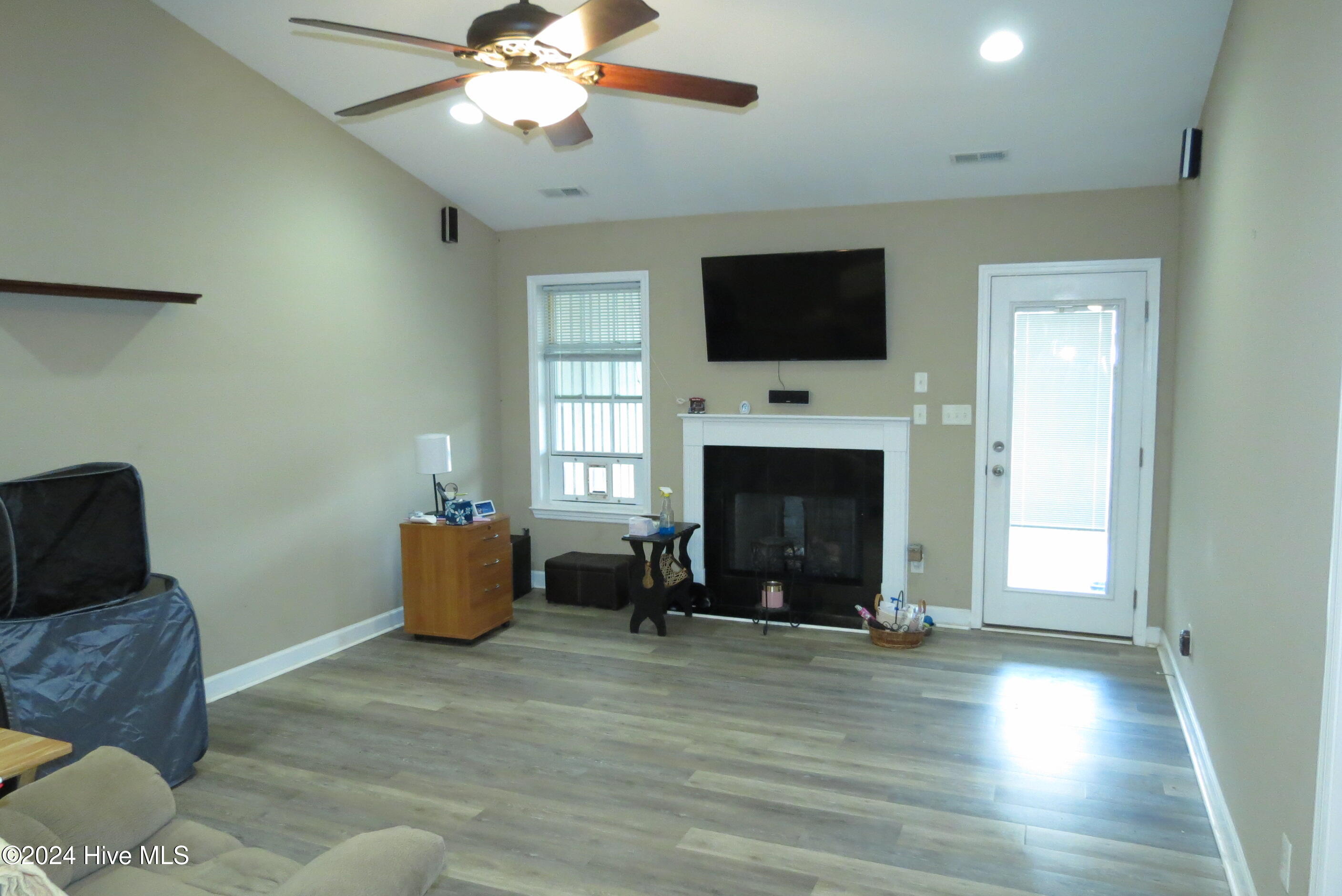 402 South Street B Property Photo 6