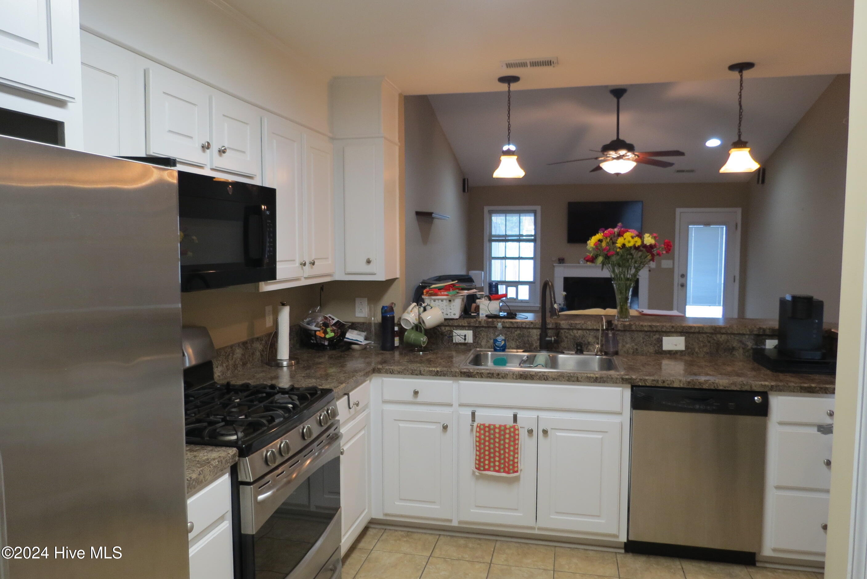 402 South Street B Property Photo 11