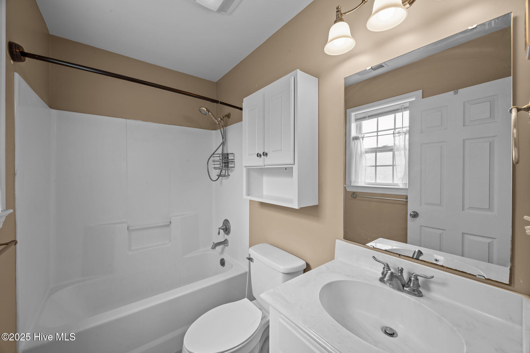 402 South Street B Property Photo 21