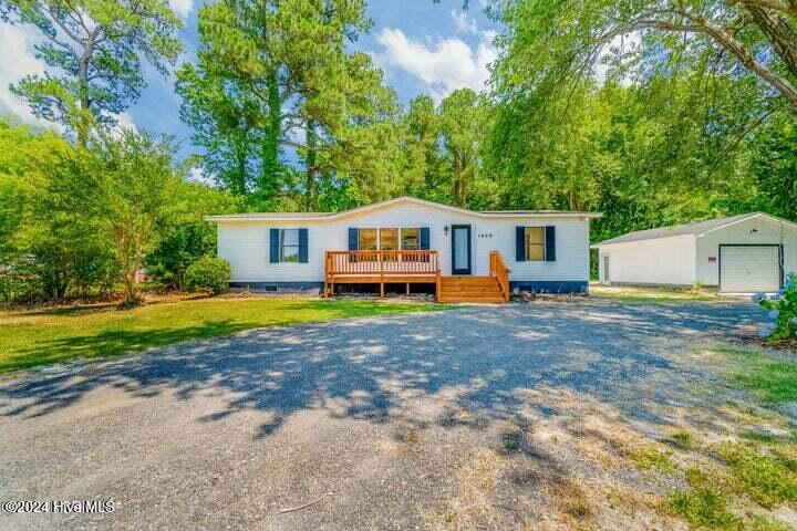 1692 Soundneck Road Property Photo