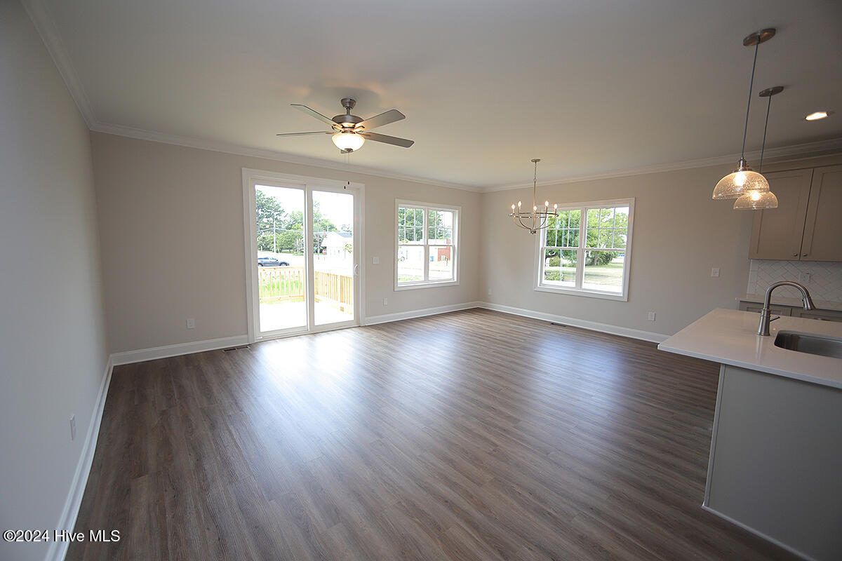 211 W Harnett Street Property Photo 7