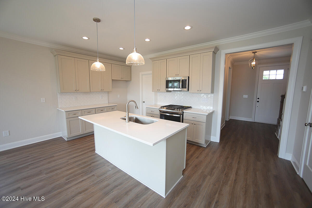 211 W Harnett Street Property Photo 8