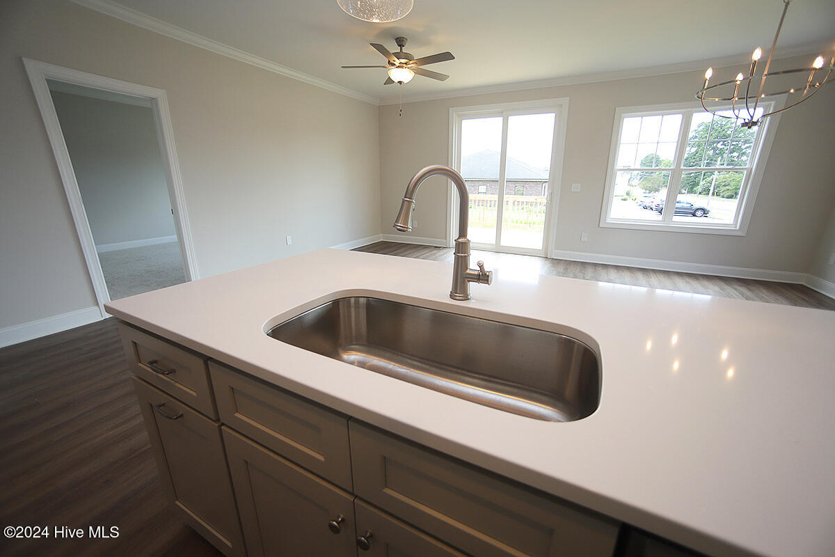 211 W Harnett Street Property Photo 9