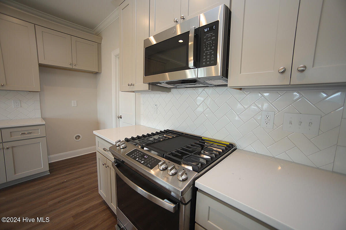 211 W Harnett Street Property Photo 10