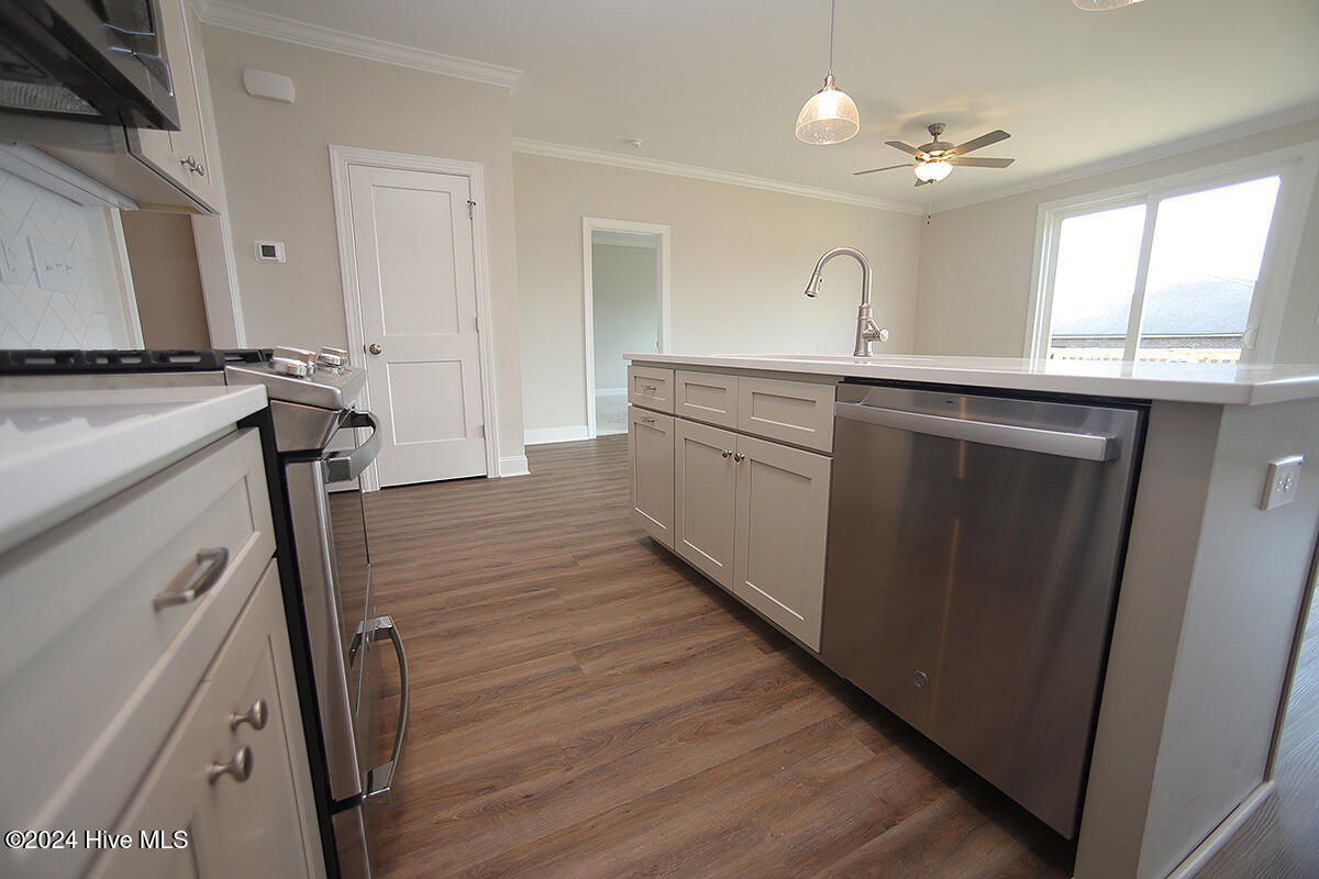 211 W Harnett Street Property Photo 11