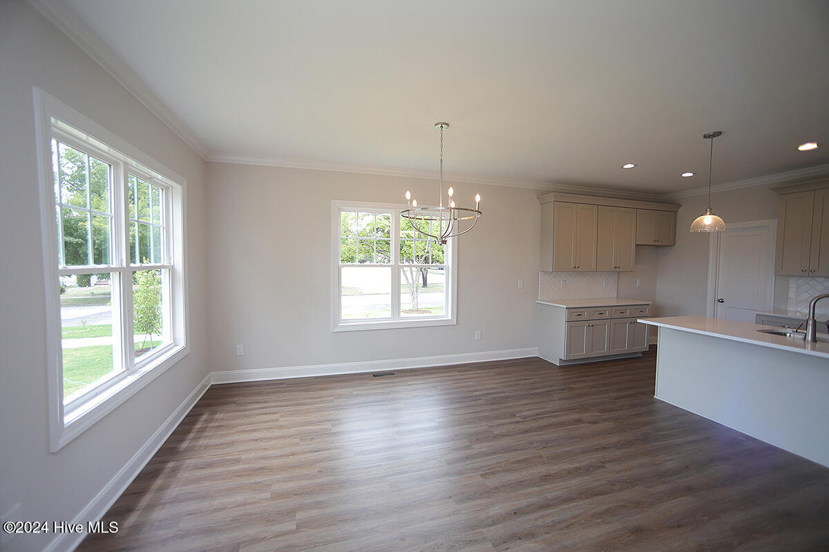 211 W Harnett Street Property Photo 14