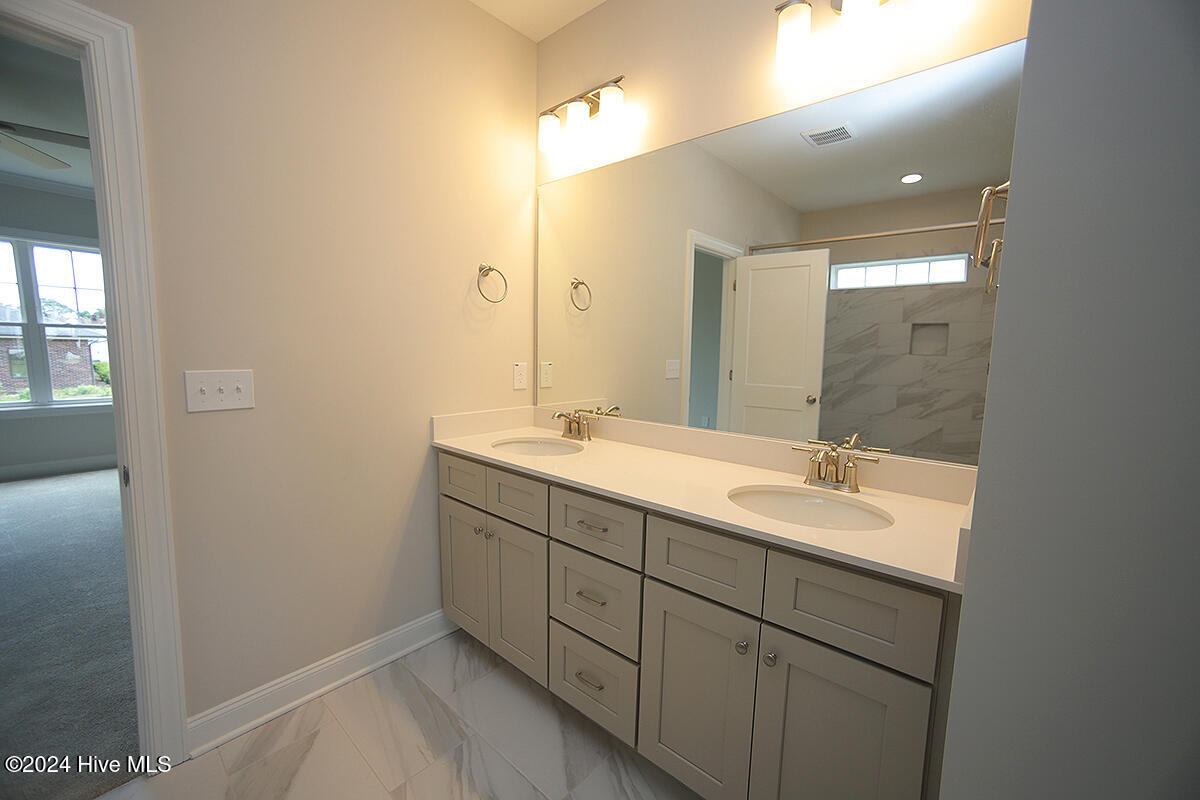 211 W Harnett Street Property Photo 17