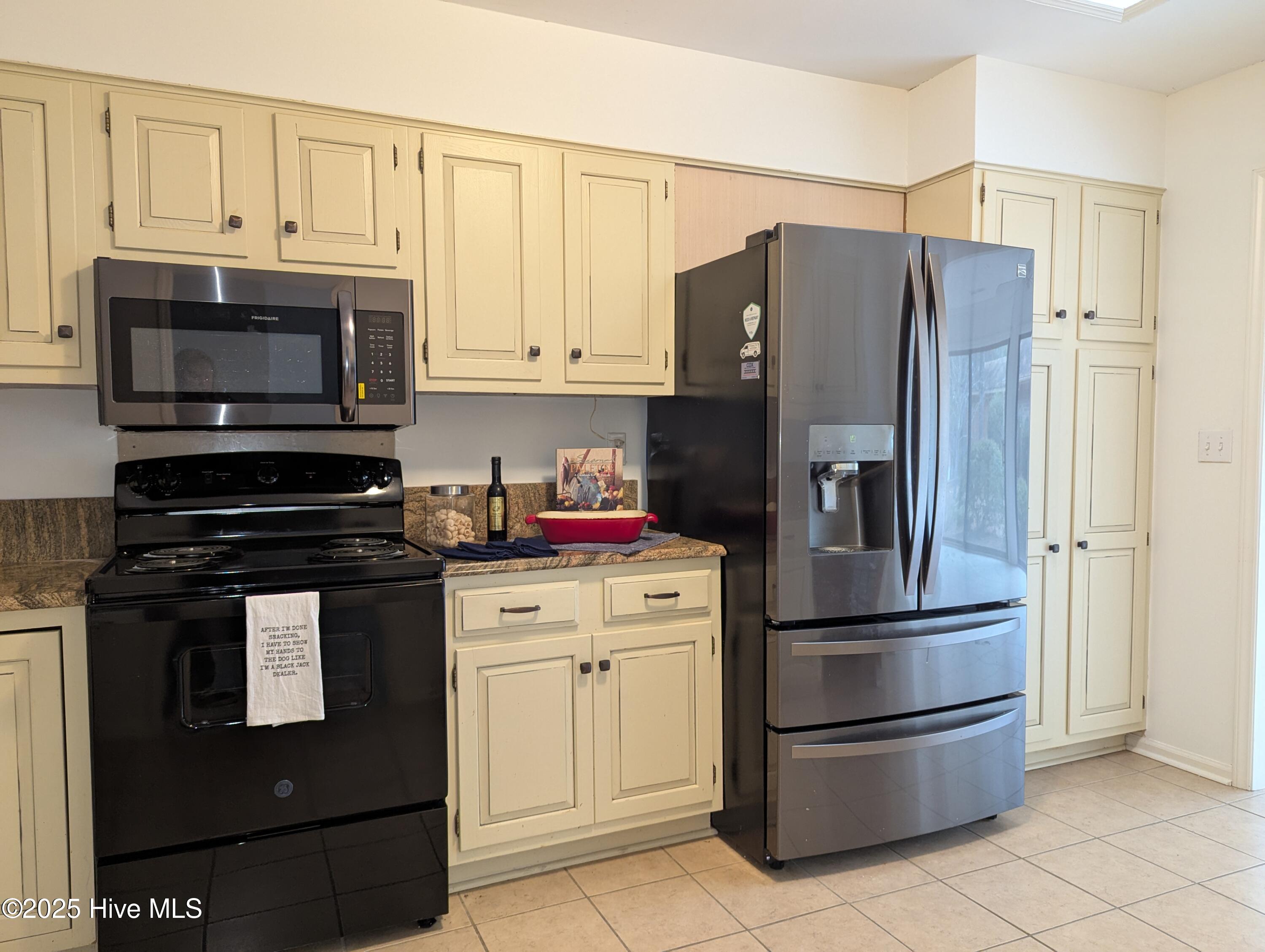 636 Redwood Drive Property Photo 11
