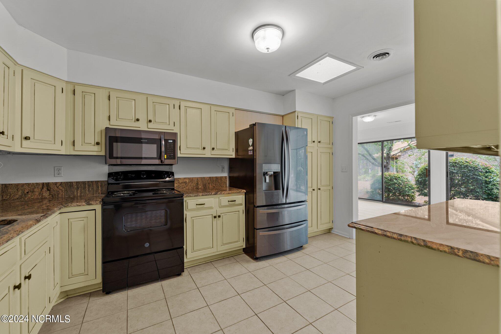 636 Redwood Drive Property Photo 12