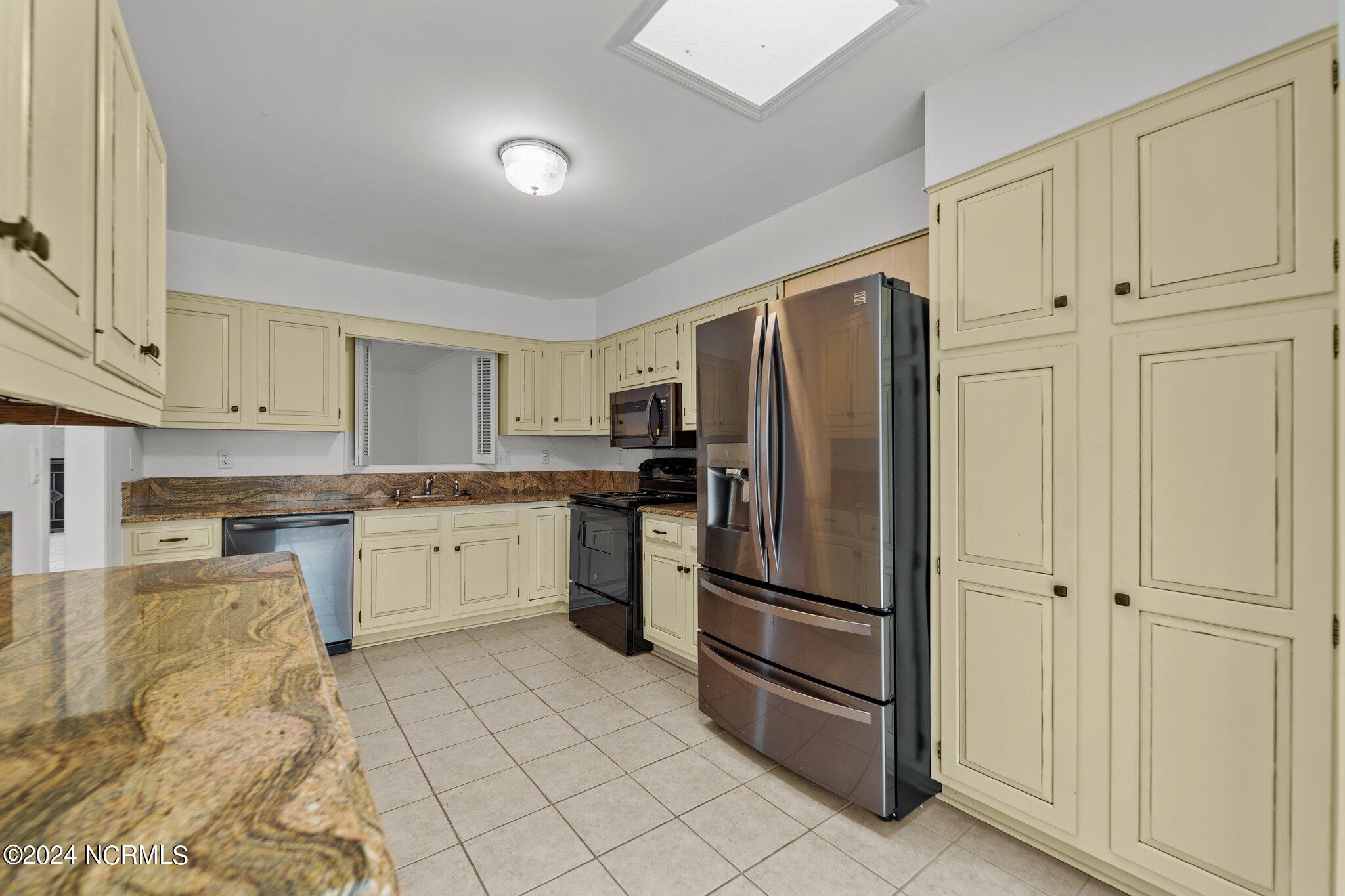 636 Redwood Drive Property Photo 14