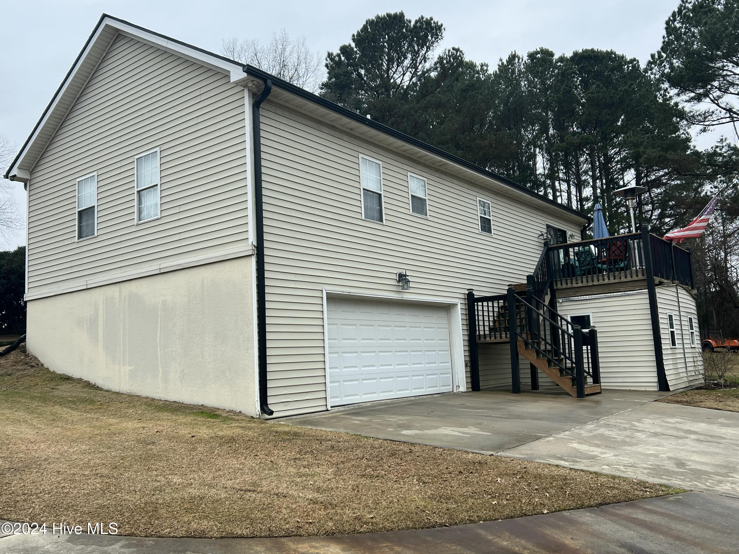 207 Jordan Bluff Drive Property Photo 2